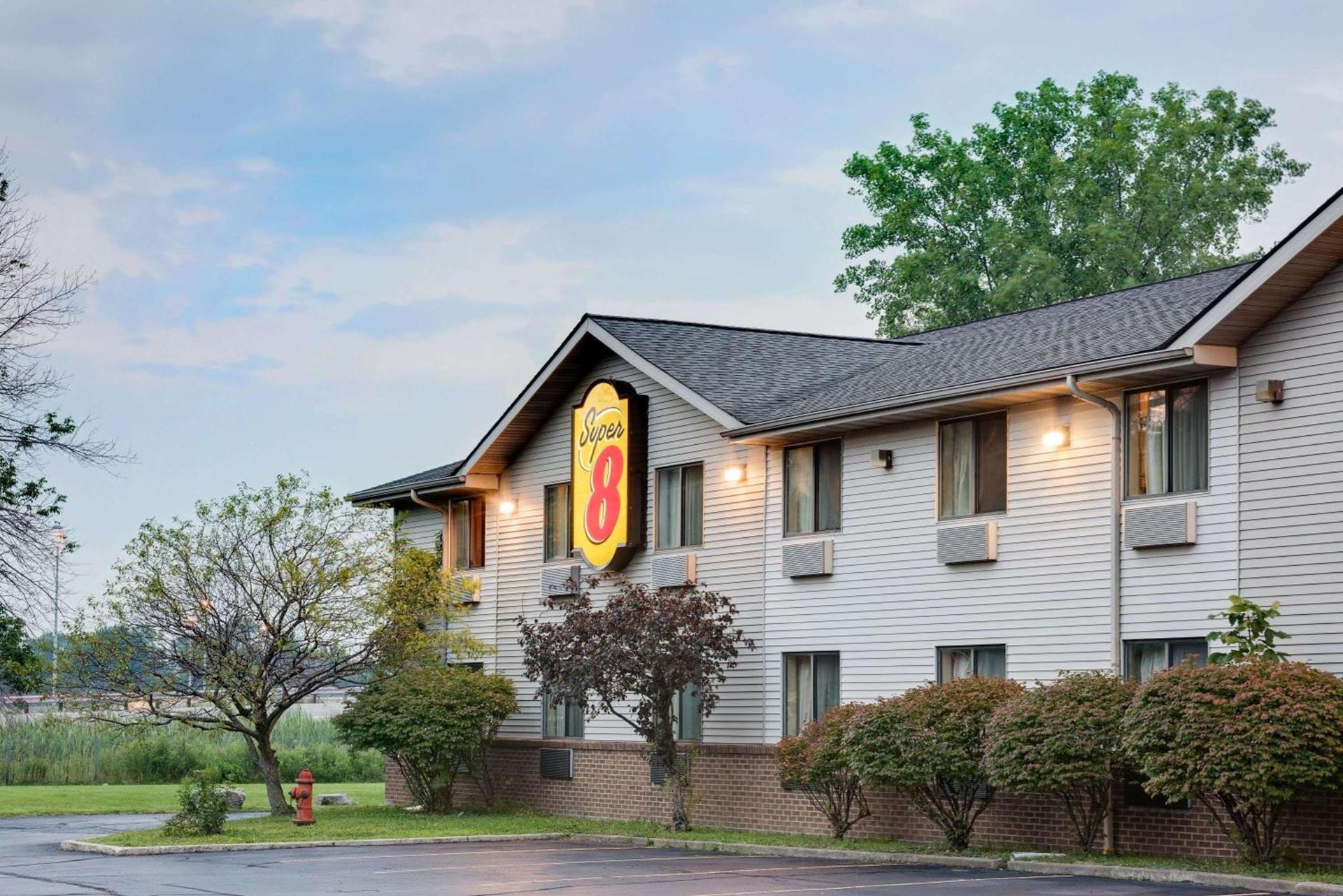 Super 8 by Wyndham Mentor/Cleveland Area — hotel in Mentor