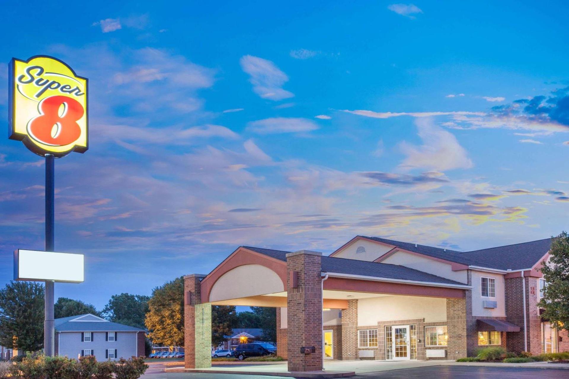 Super 8 by Wyndham Carthage — hotel in Carthage