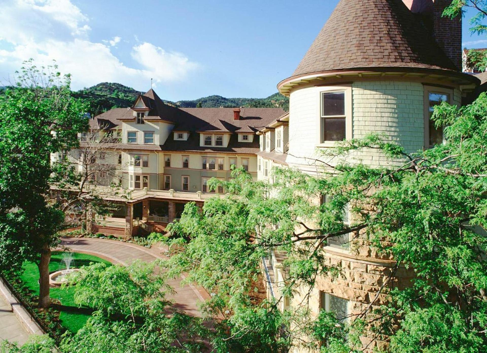 Cliff House at Pikes Peak — hotel in Manitou Springs