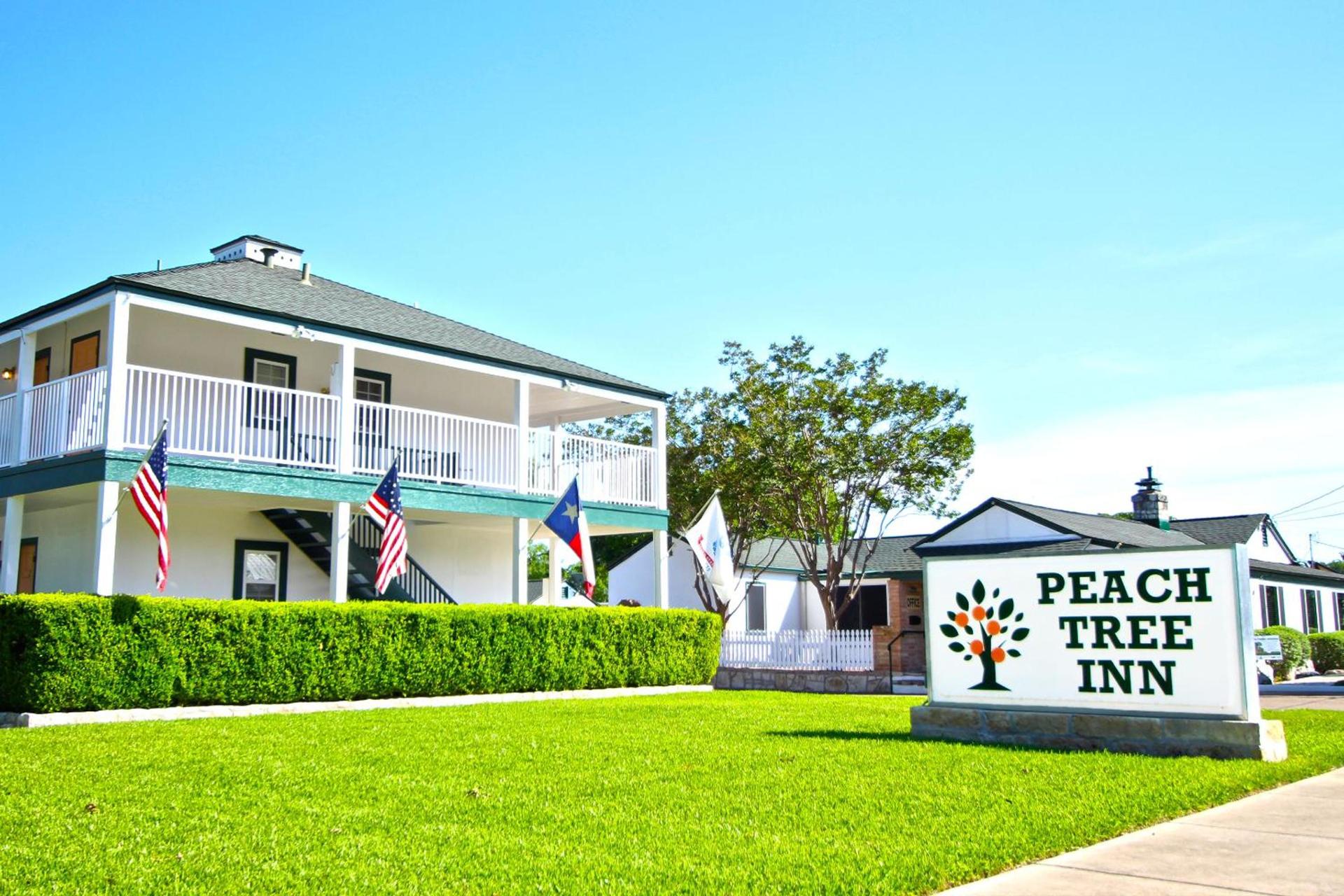 Peach Tree Inn & Suites — hotel in Fredericksburg