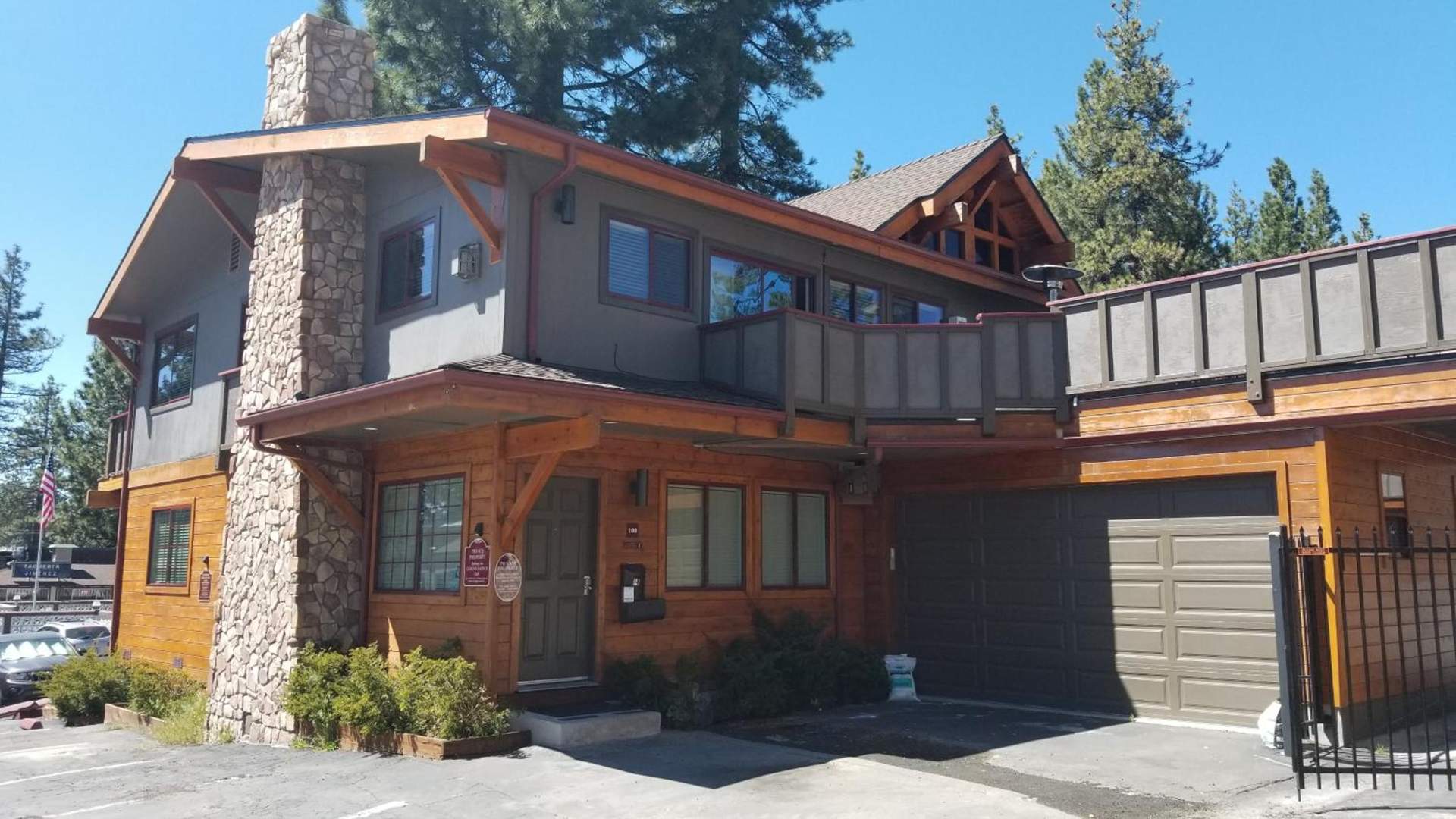 Gondola Lodge with 5-dollar Beach Voucher