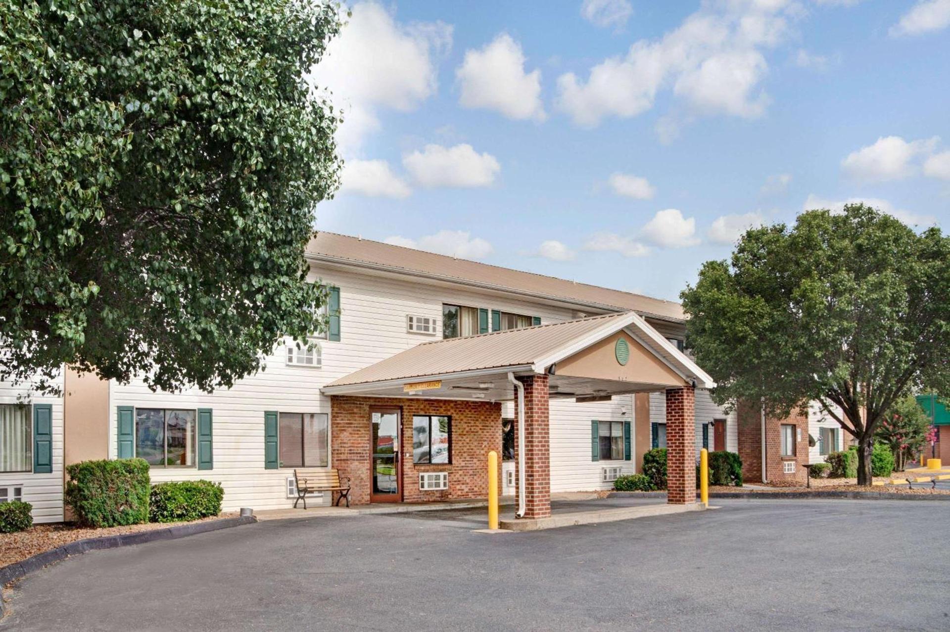 Super 8 by Wyndham West Memphis — hotel in West Memphis