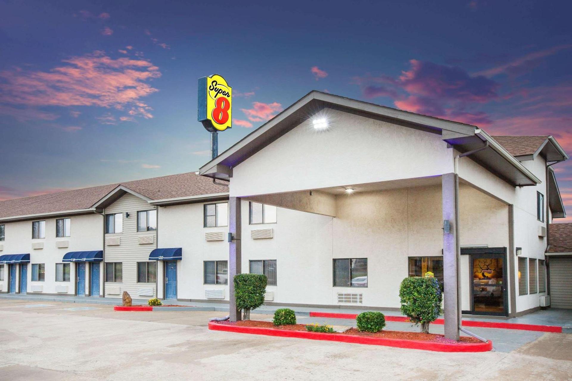 Super 8 by Wyndham Van Buren/Ft. Smith Area — hotel in Van Buren