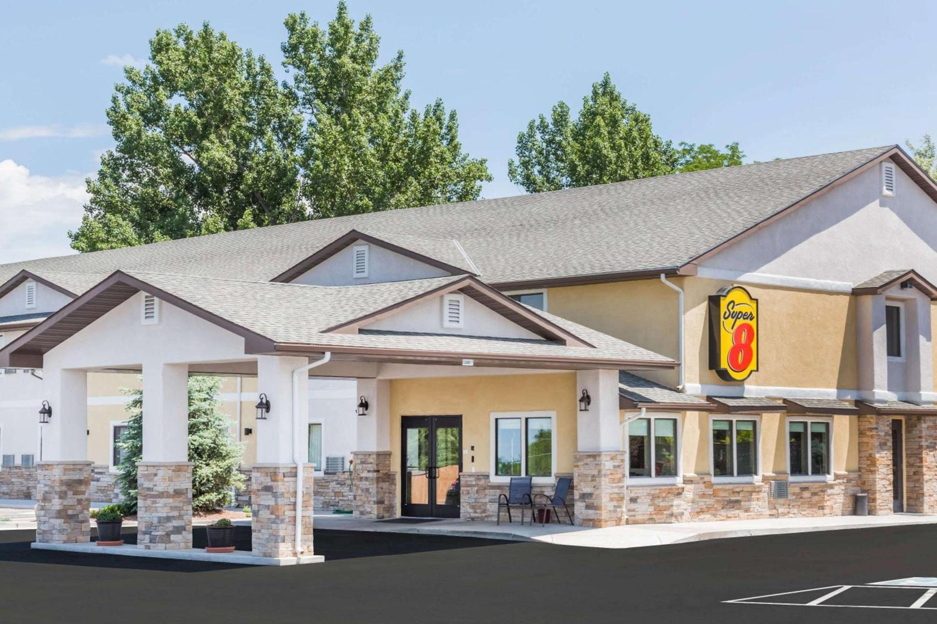 Super 8 by Wyndham Montrose — hotel in Montrose