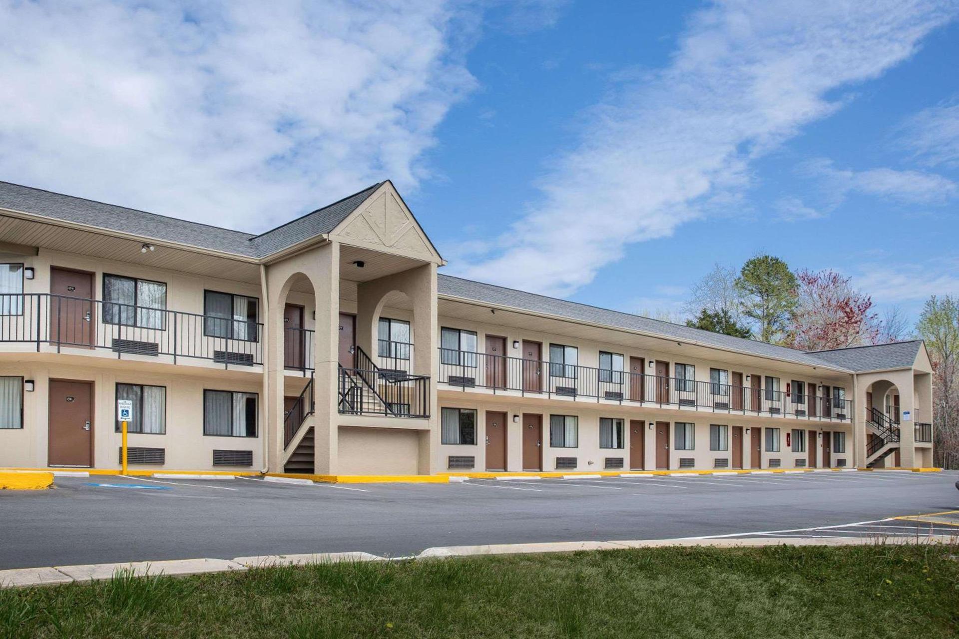 Super 8 by Wyndham Burlington NC — hotel in Burlington