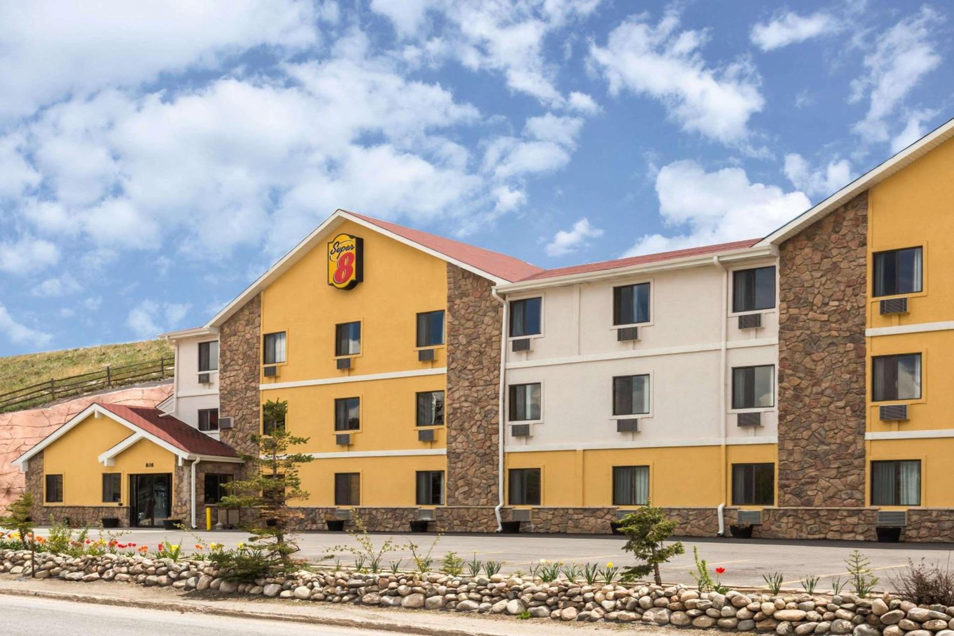 Super 8 by Wyndham Dillon/Breckenridge Area — hotel in Dillon