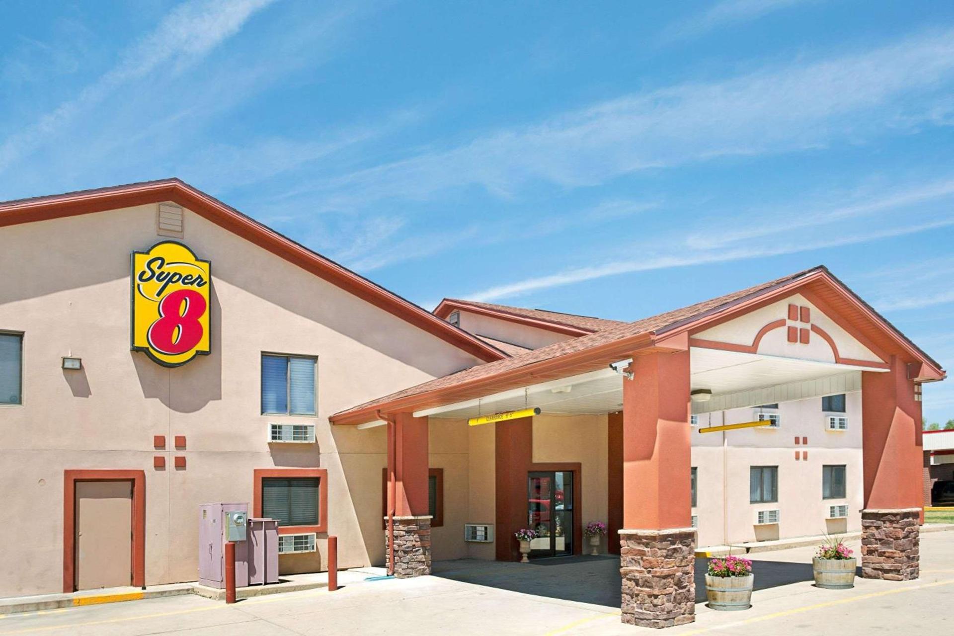 Super 8 by Wyndham Longmont/Del Camino — hotel in Longmont