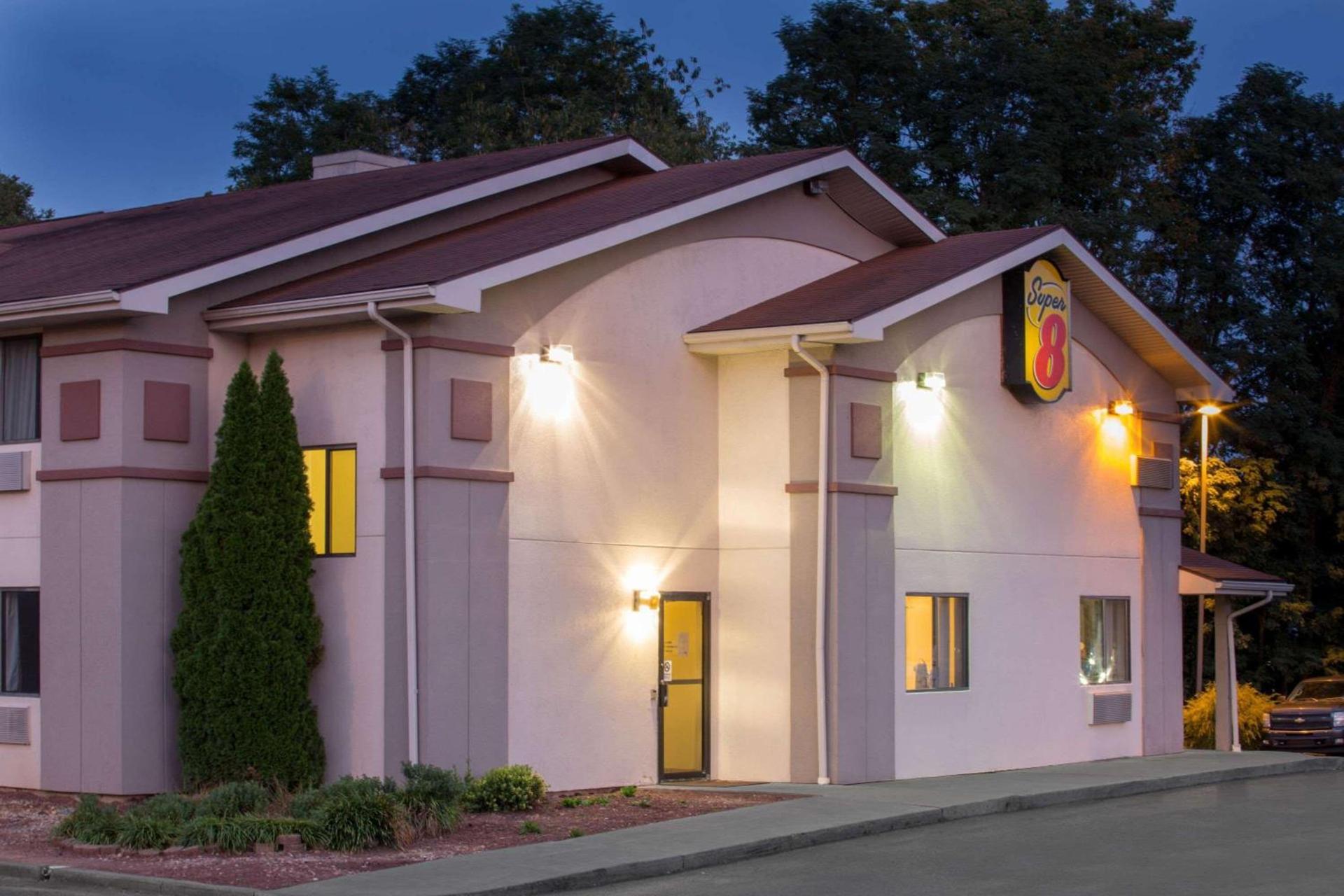 Super 8 by Wyndham Lewisburg — hotel in Lewisburg