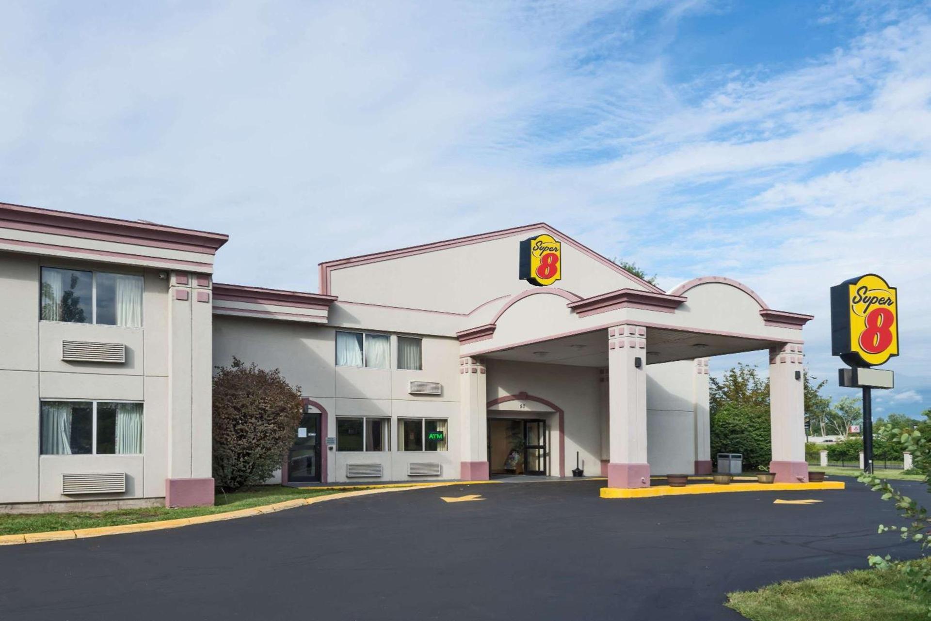 Super 8 by Wyndham Hartford — hotel in Hartford