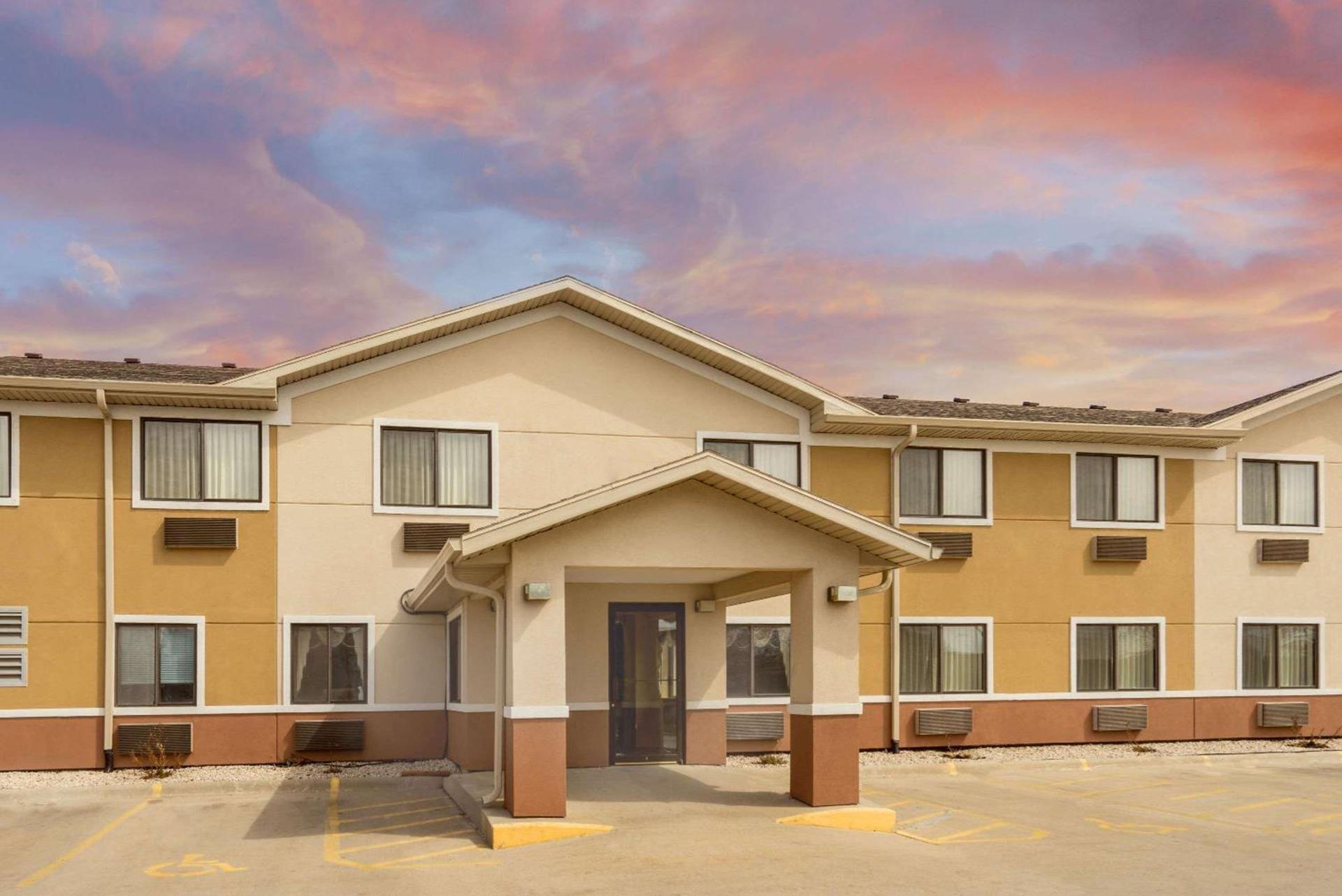 Super 8 by Wyndham Fond Du Lac — hotel in Fond du Lac