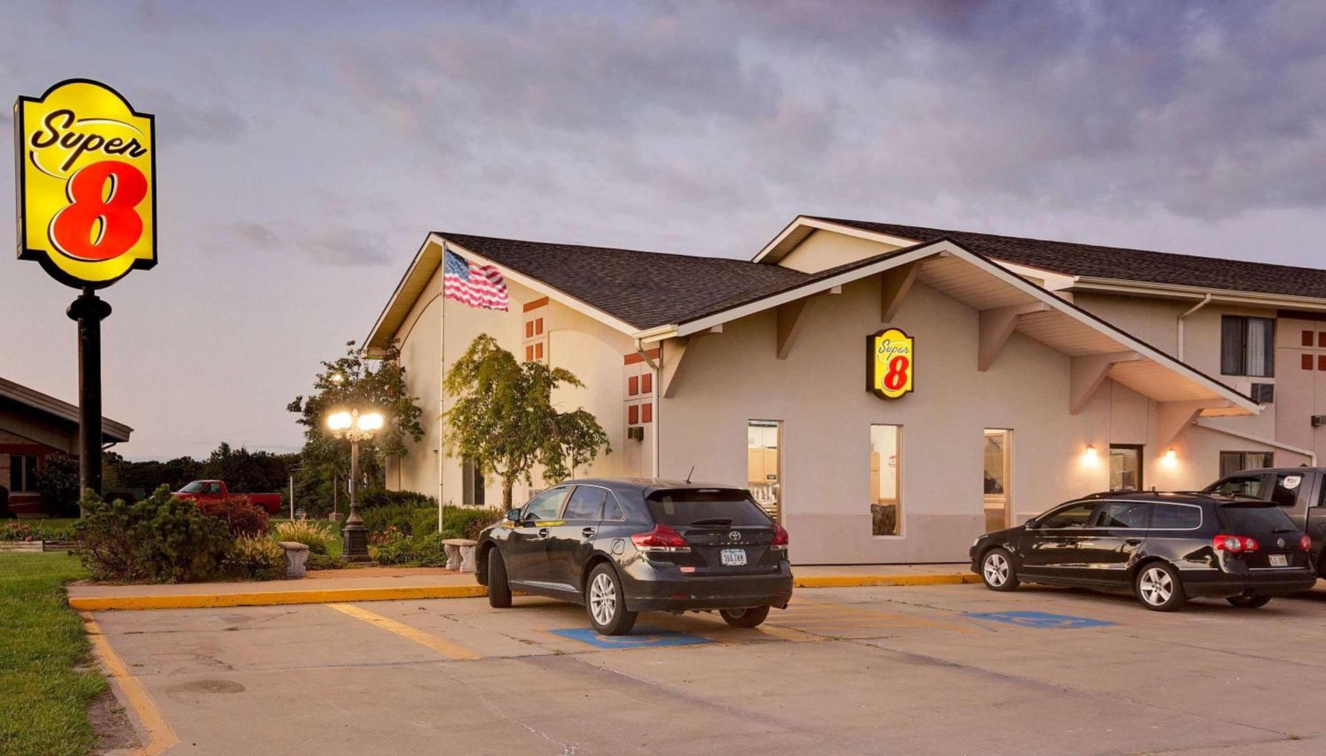 Super 8 by Wyndham Keokuk — hotel in Keokuk