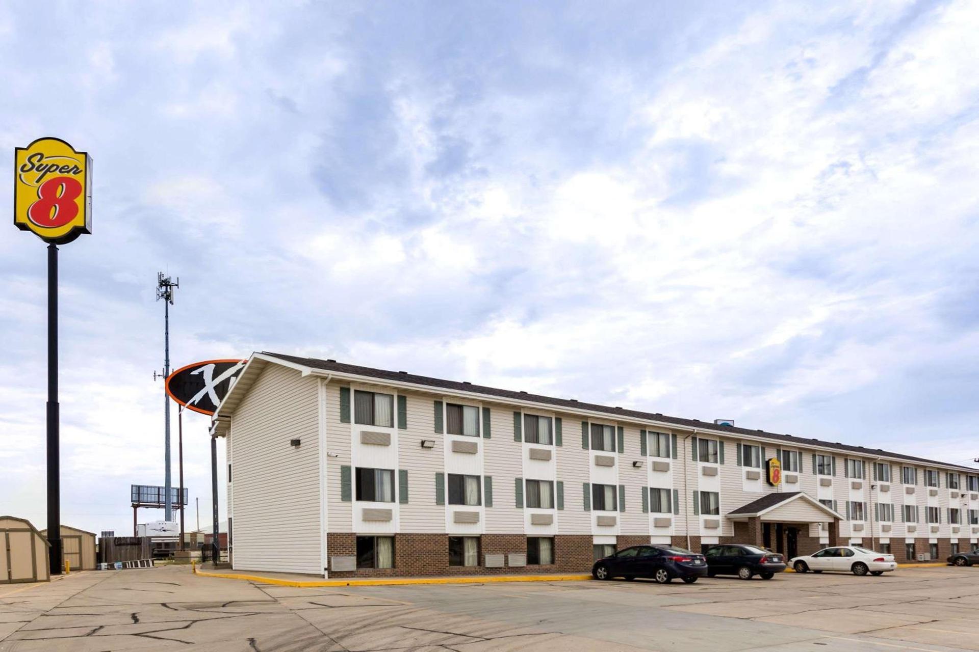 Super 8 by Wyndham Hays KS — hotel in Hays