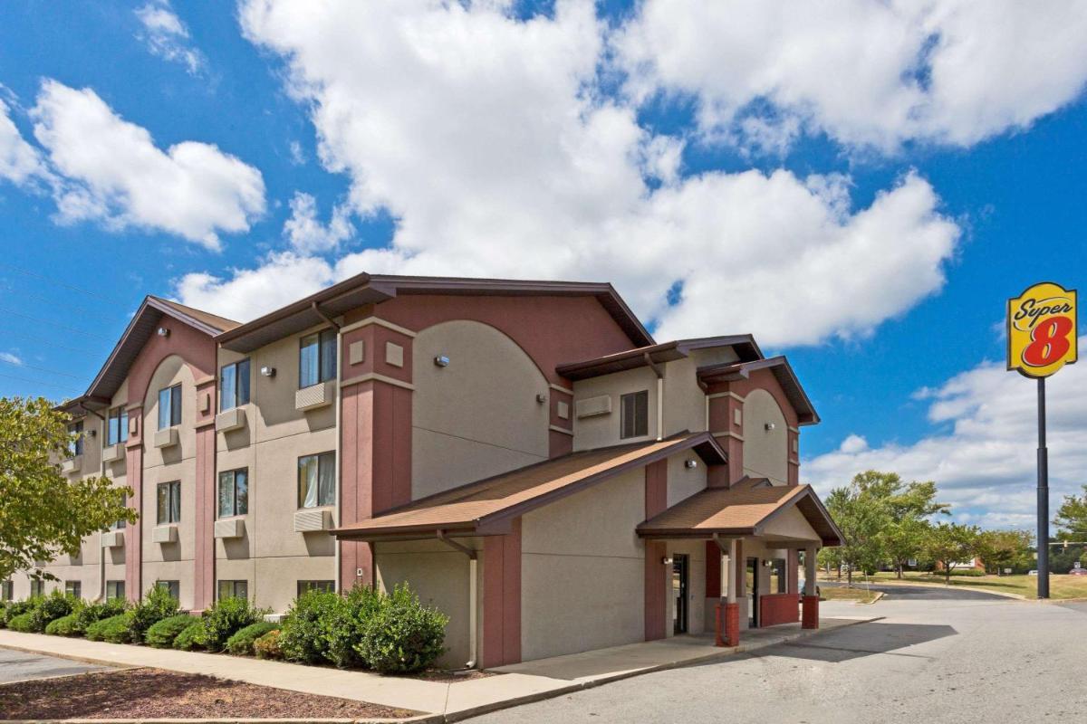 Super 8 by Wyndham Lexington Park/California Area — hotel in California
