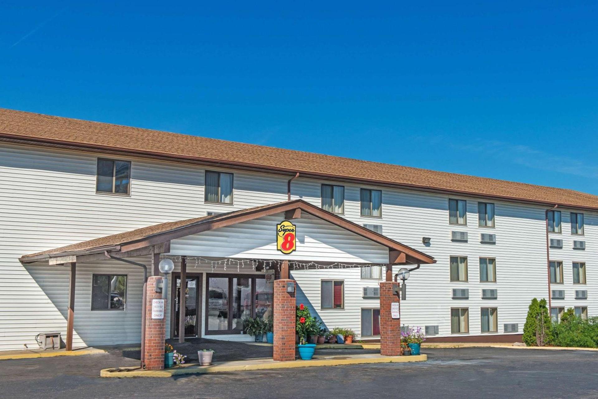 Super 8 by Wyndham Sullivan — hotel in Sullivan