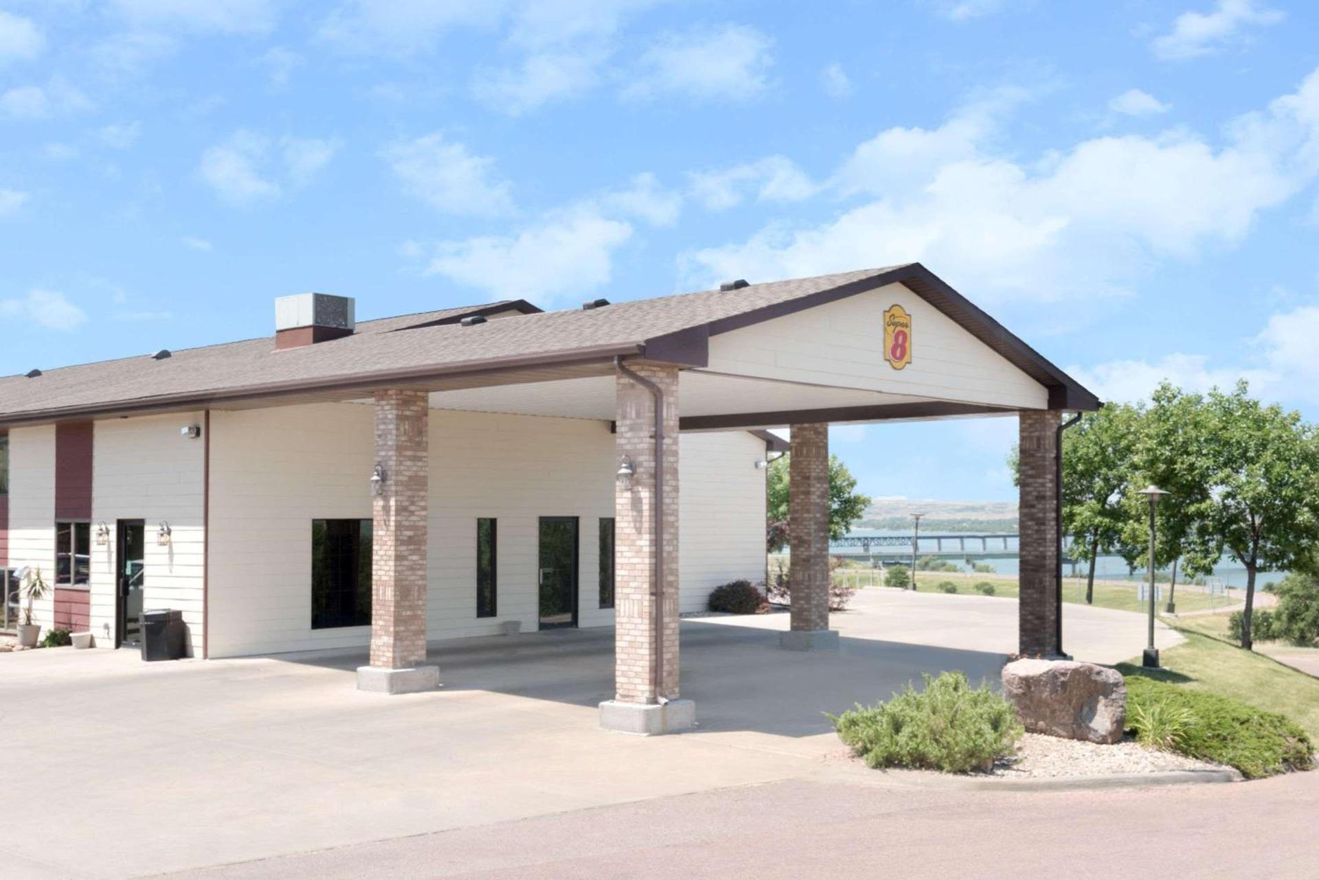 Super 8 by Wyndham Chamberlain SD — hotel in Chamberlain