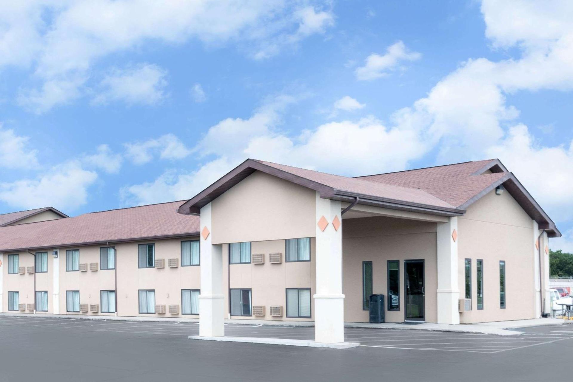 Super 8 by Wyndham Huron — hotel in Huron