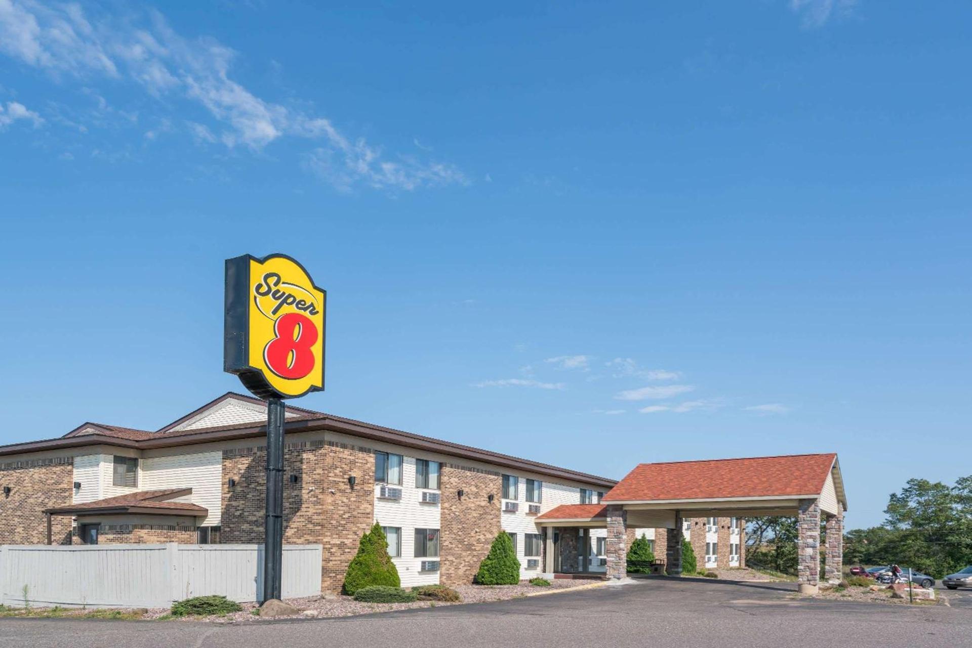 Super 8 by Wyndham Rice Lake — hotel in Rice Lake