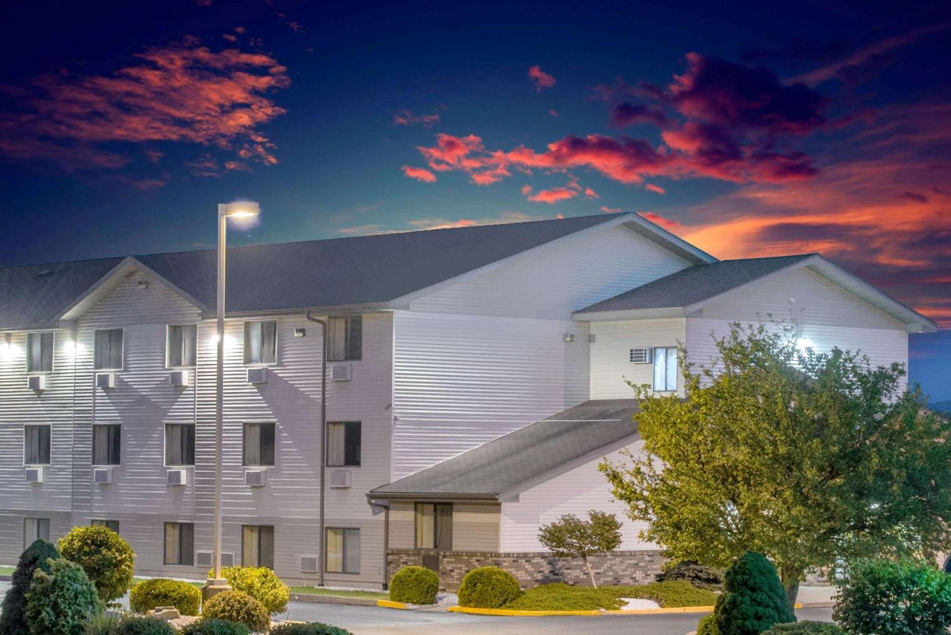 Super 8 by Wyndham Altoona — hotel in Altoona