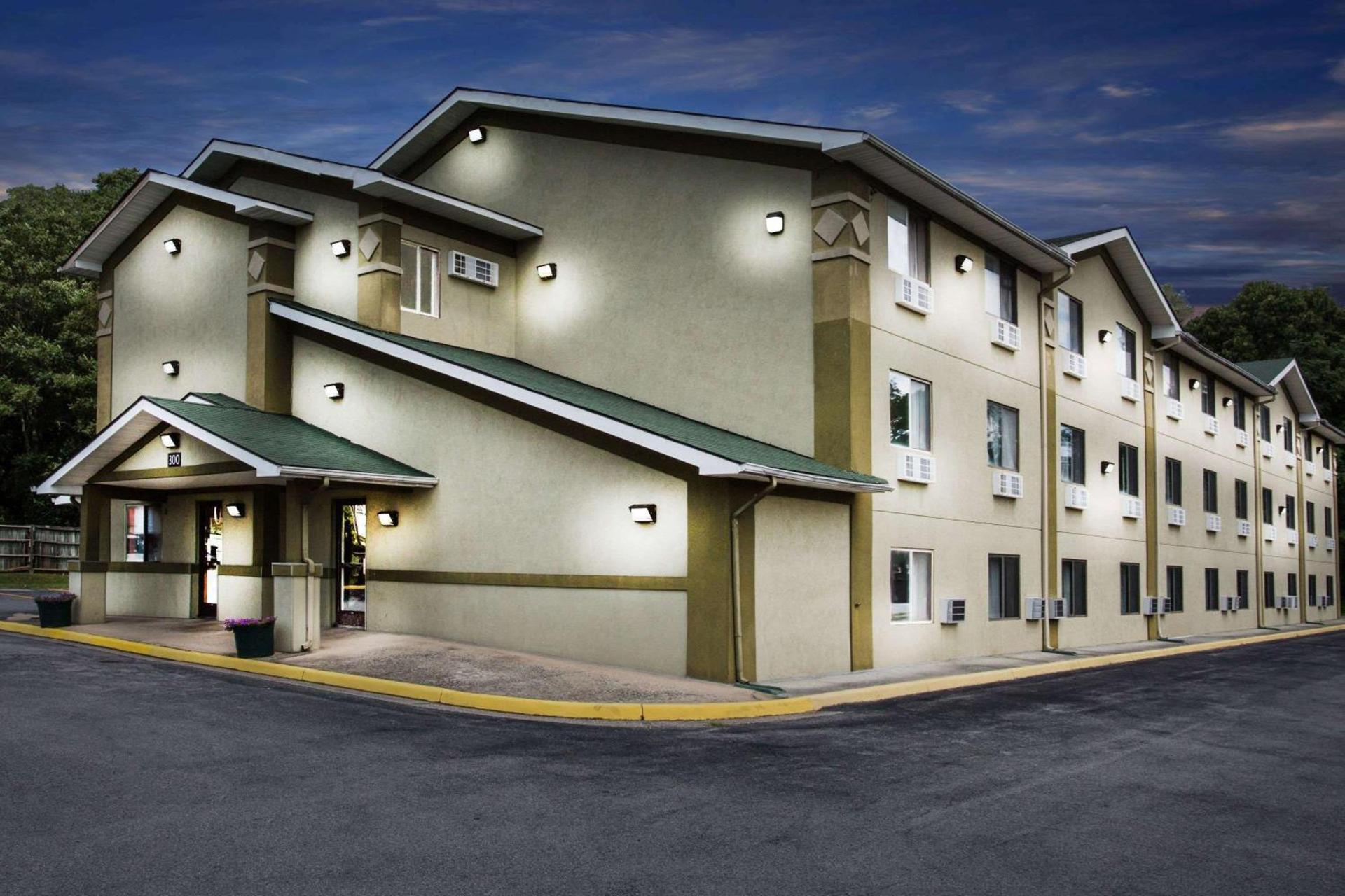 Super 8 by Wyndham Salem VA — hotel in Salem