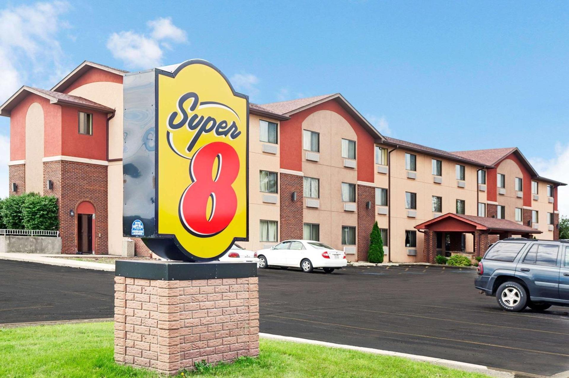 Super 8 by Wyndham Romeoville Bolingbrook — hotel in Romeoville