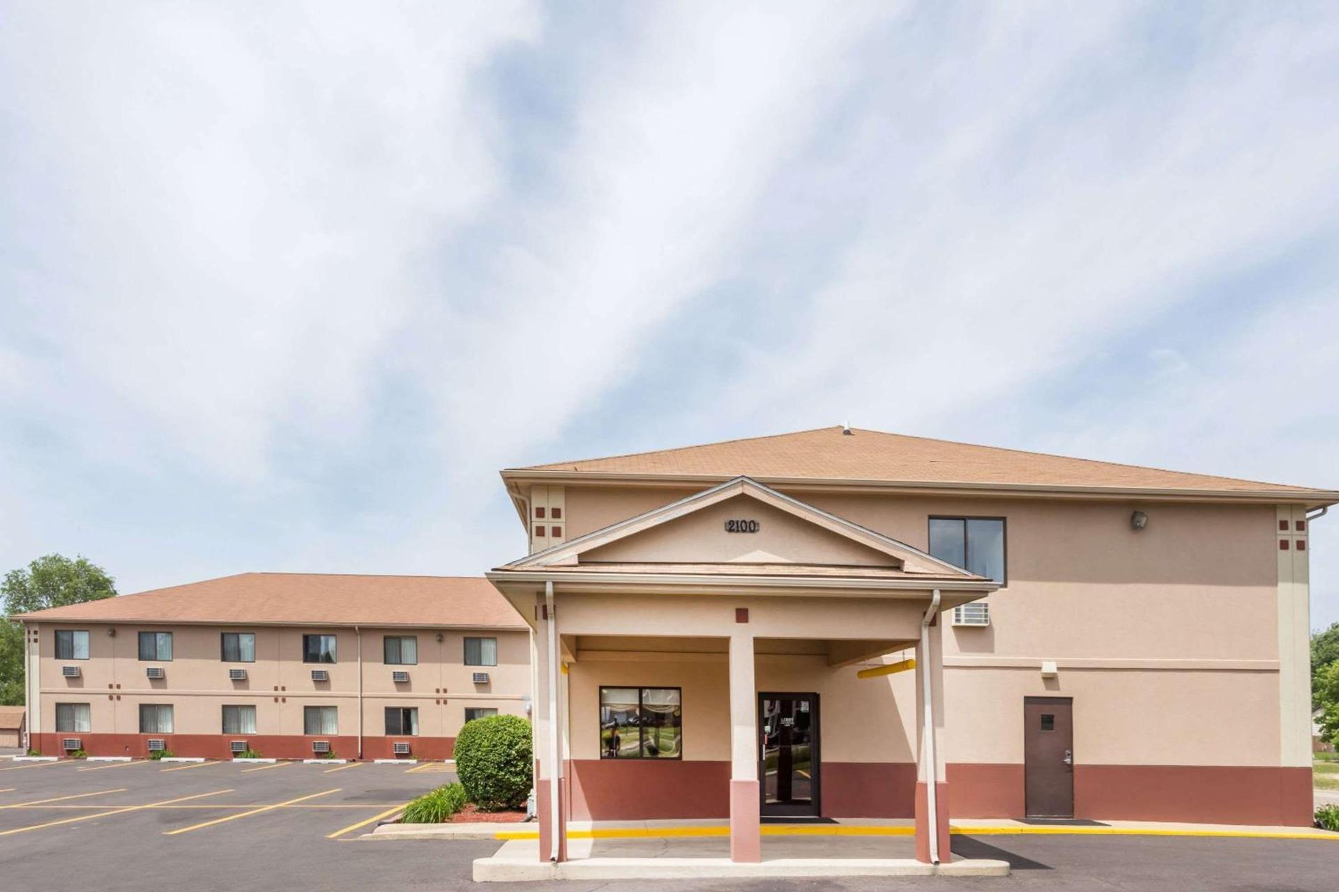 Super 8 by Wyndham Rock Falls Sterling Area — hotel in Rock Falls