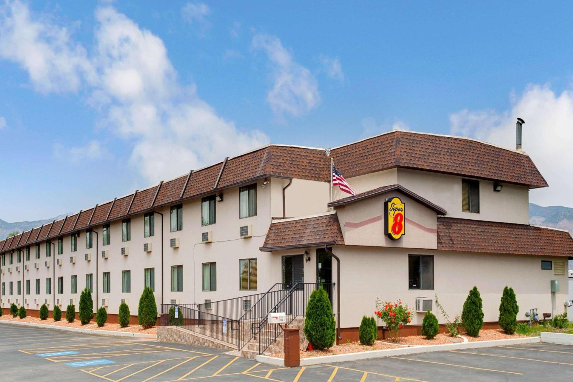 Super 8 by Wyndham Ogden, Utah — hotel in Ogden