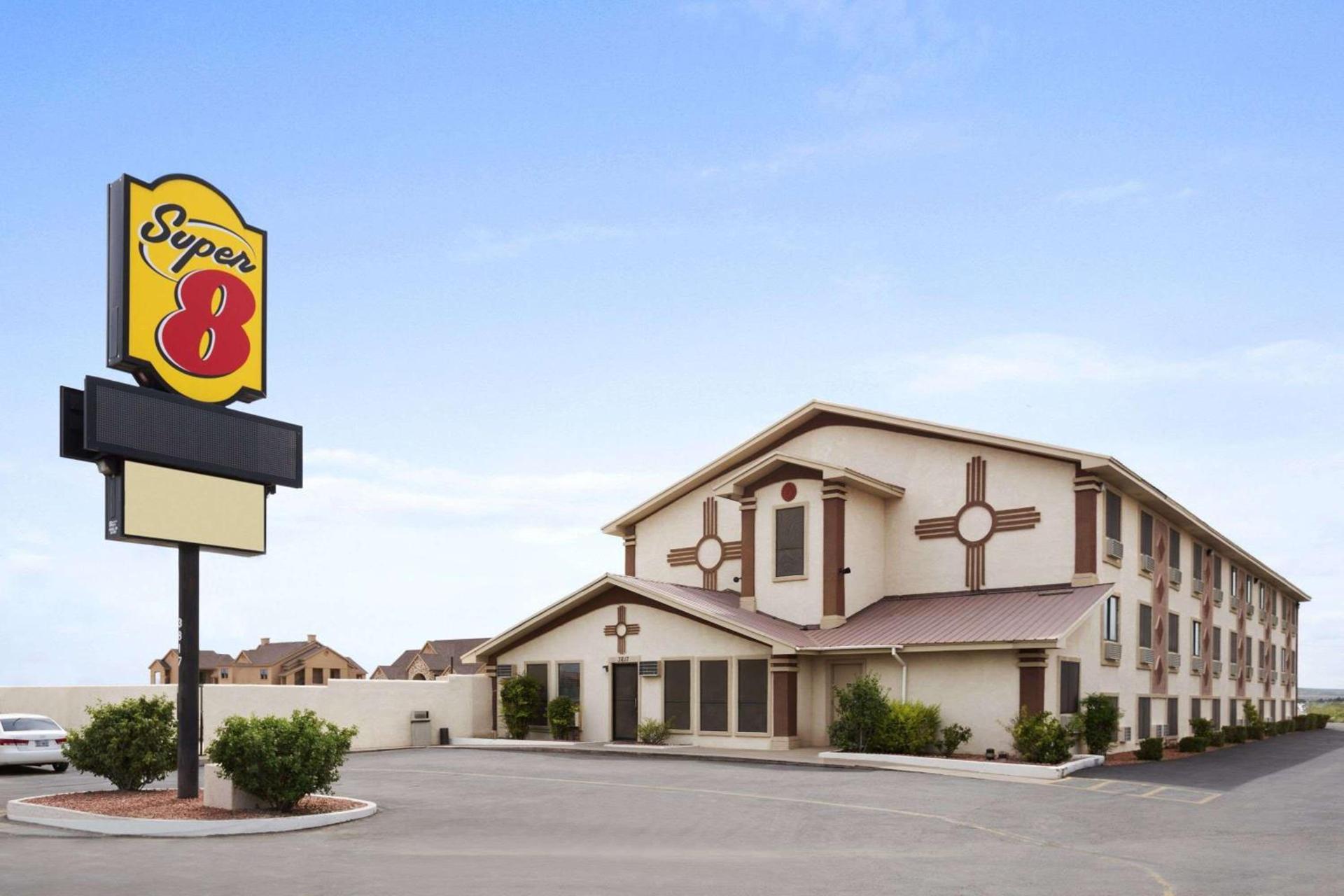 Super 8 by Wyndham Carlsbad — hotel in Carlsbad