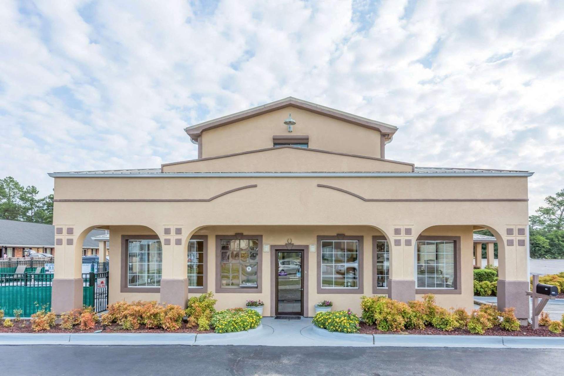 Super 8 by Wyndham Santee/I-95