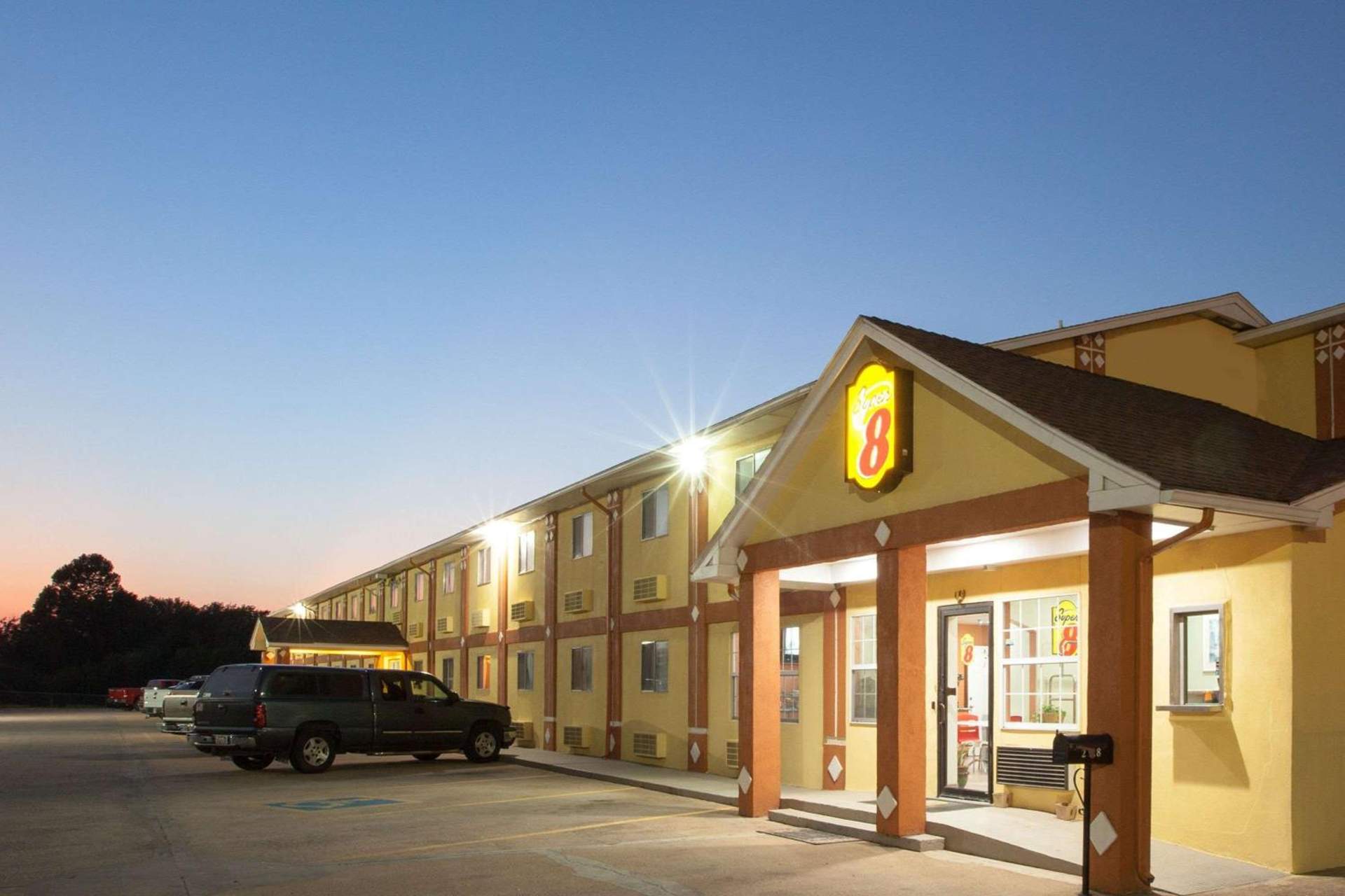 Super 8 by Wyndham Chickasha