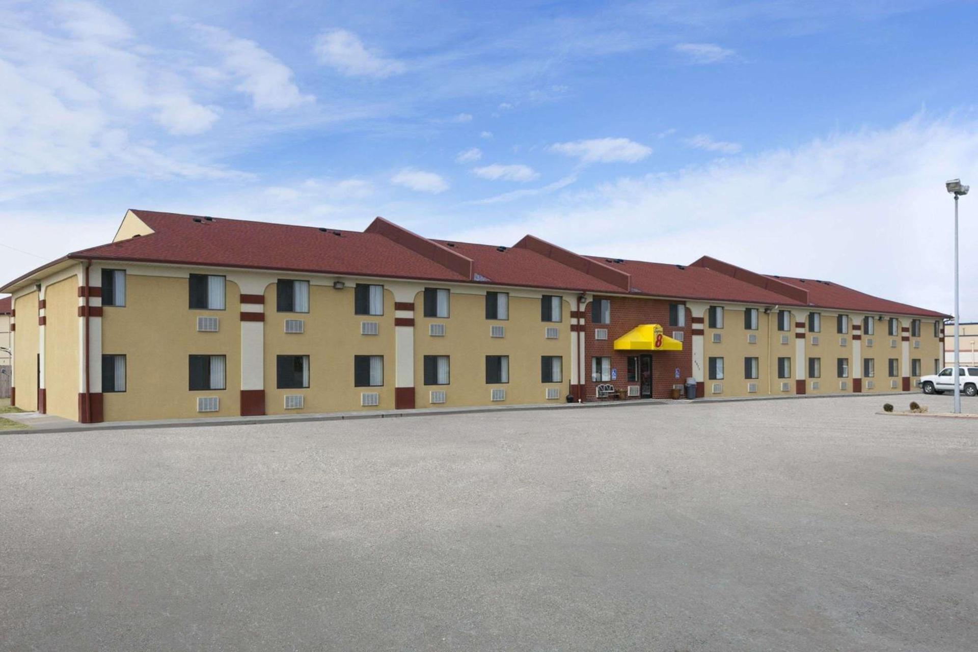 Super 8 by Wyndham Park City/North Wichita Area — hotel in Park City