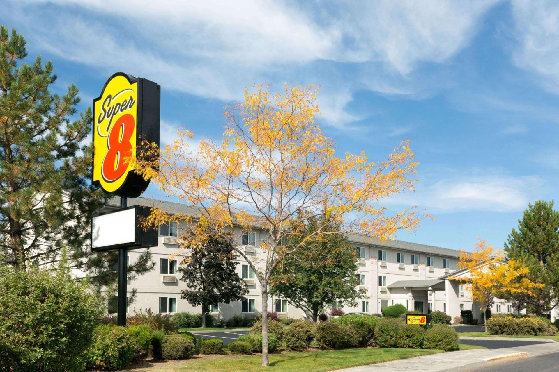 Super 8 by Wyndham Redmond — hotel in Redmond