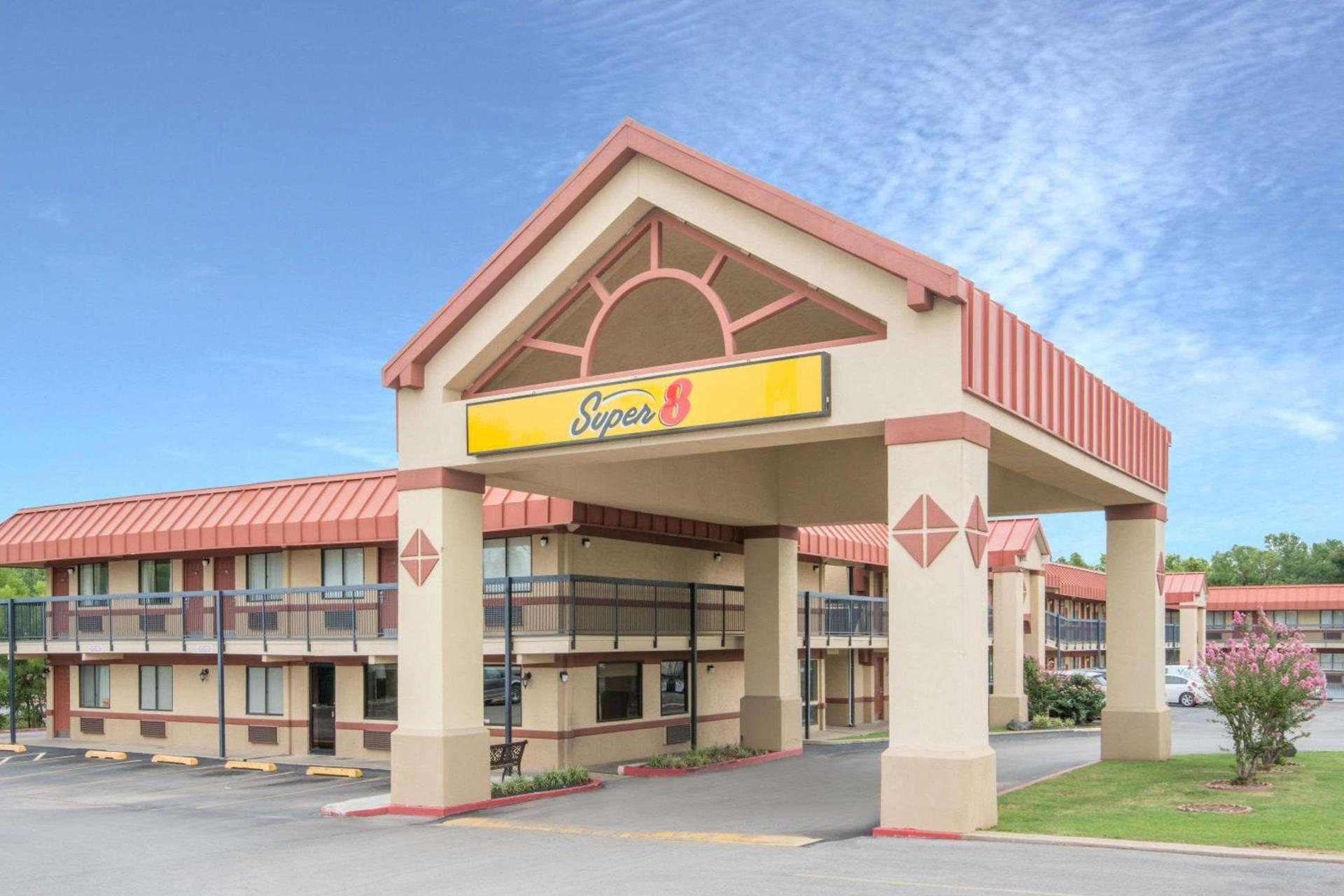 Super 8 by Wyndham Tulsa - Route 66 — hotel in Tulsa