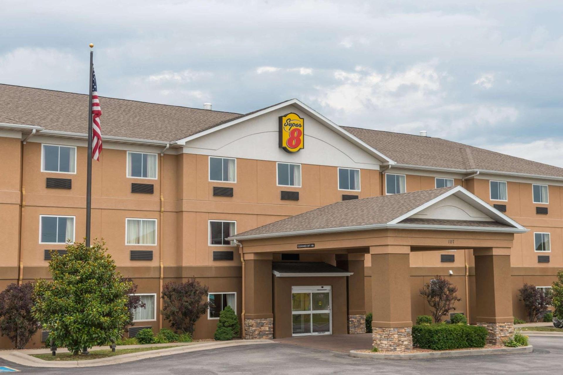 Super 8 by Wyndham St Robert Ft Leonard Wood Area — hotel in Saint Robert