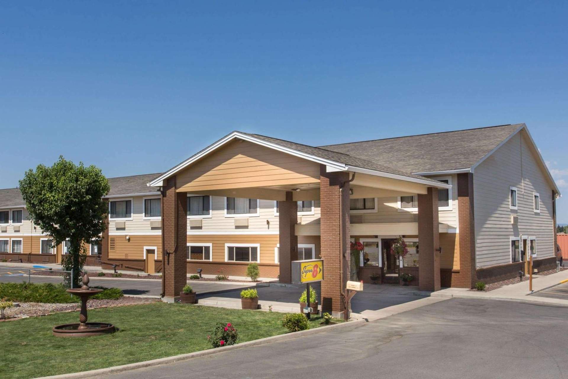 Super 8 by Wyndham Baker City