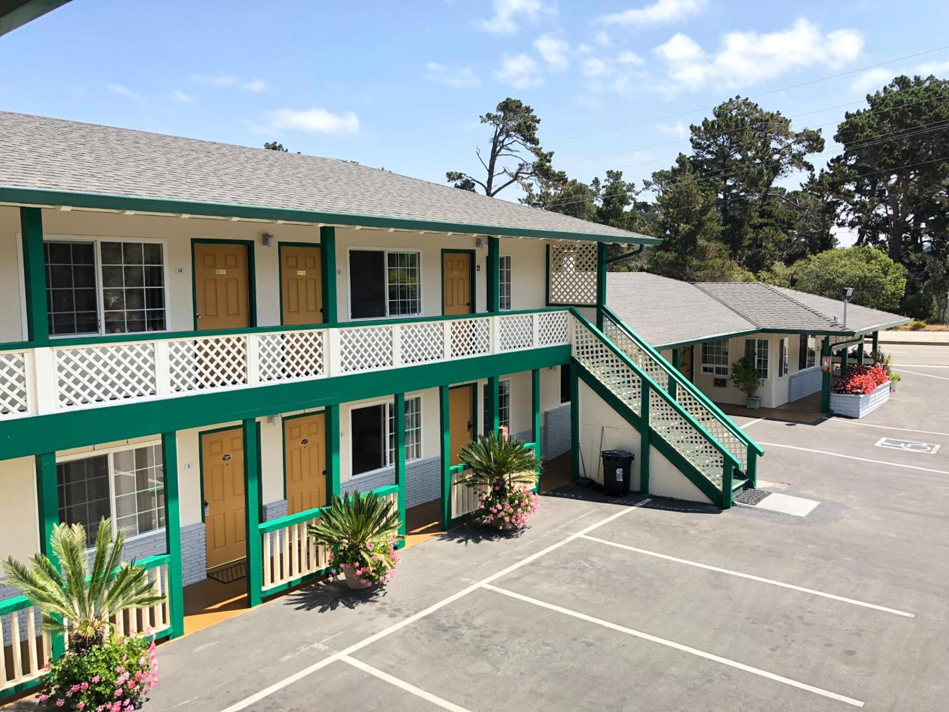 Monterey Pines Inn — hotel in Monterey