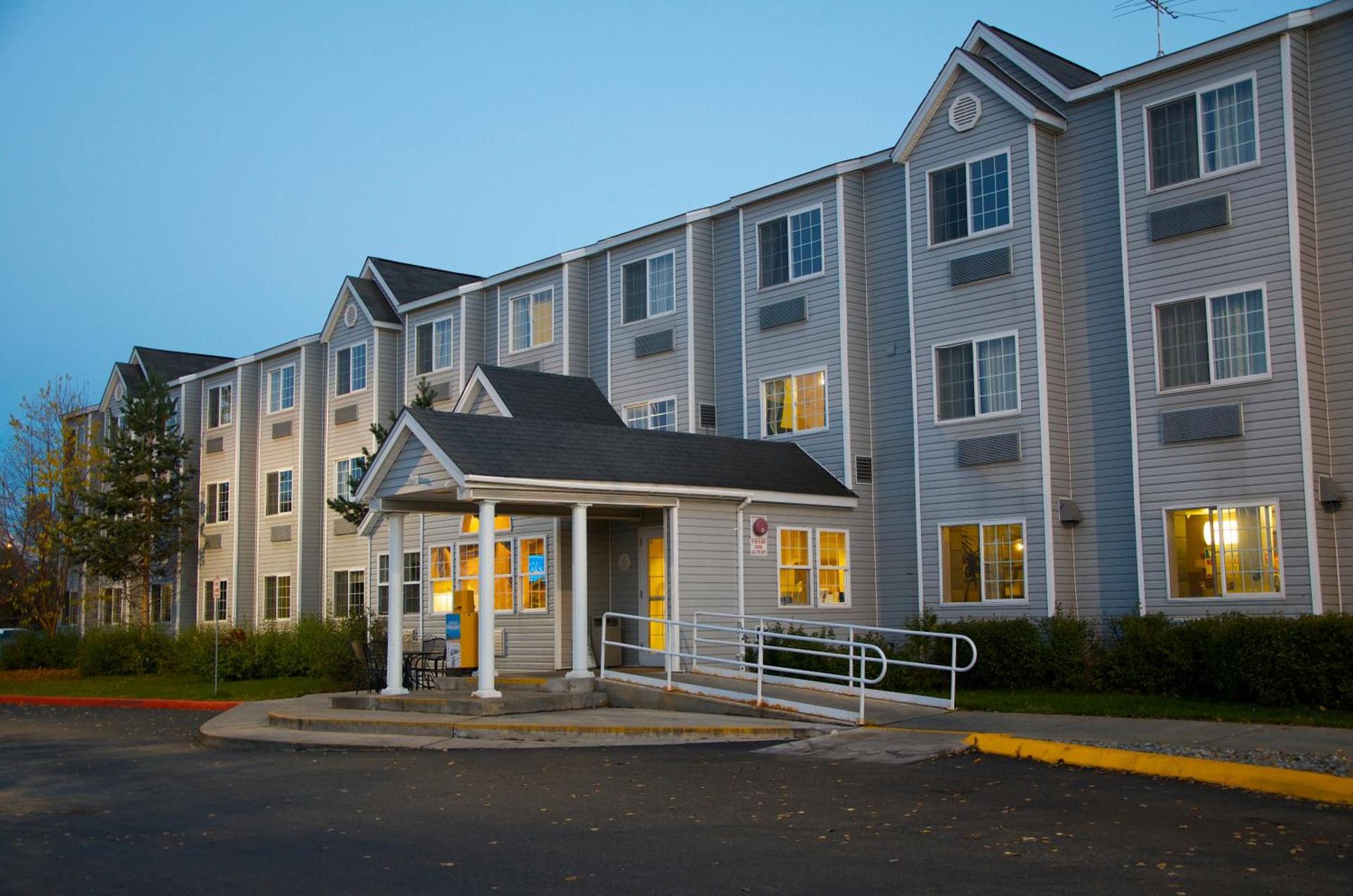 Baymont Inn & Suites by Wyndham Anchorage Airport — hotel in Anchorage
