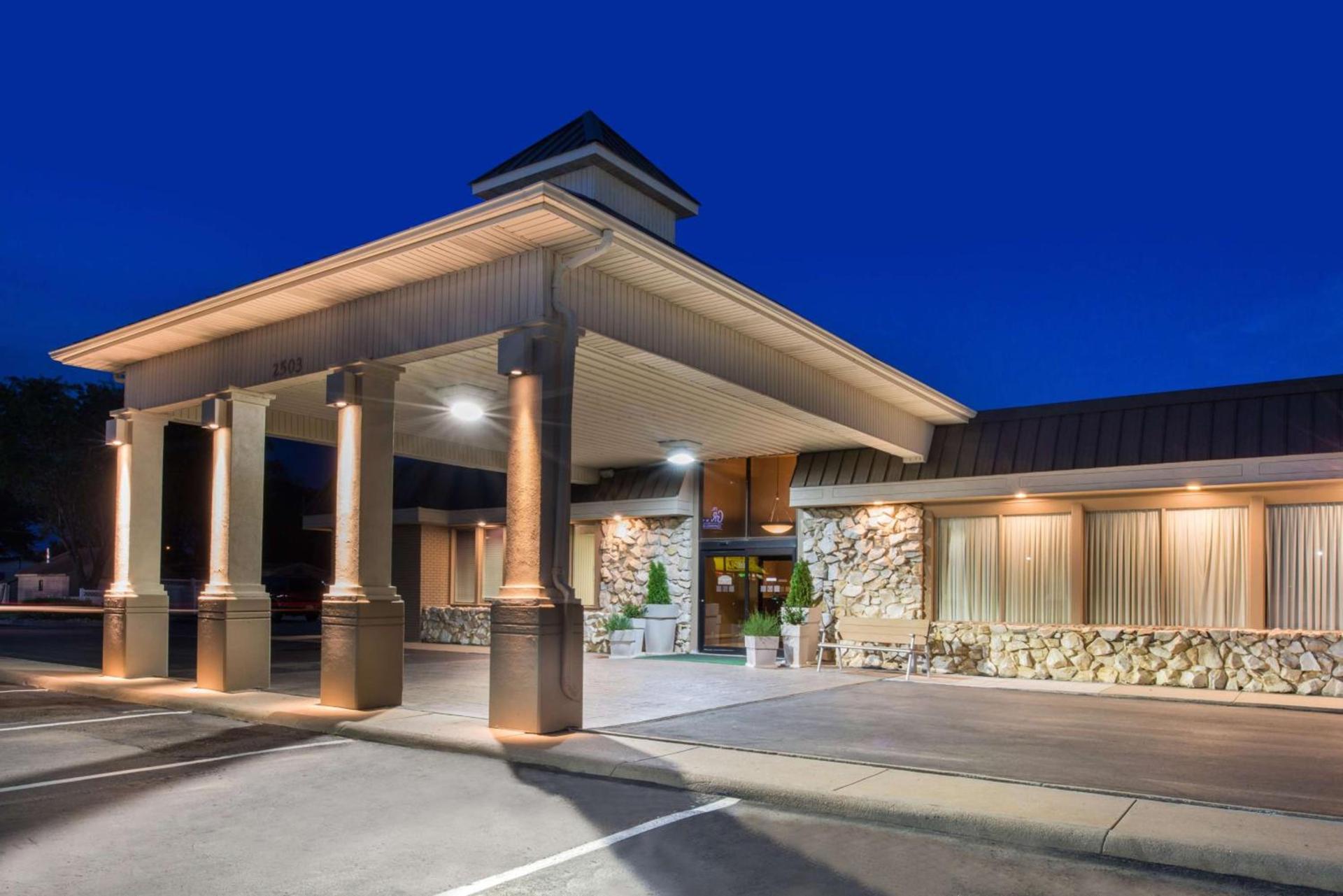 Ramada by Wyndham Midtown Grand Island — hotel in Grand Island