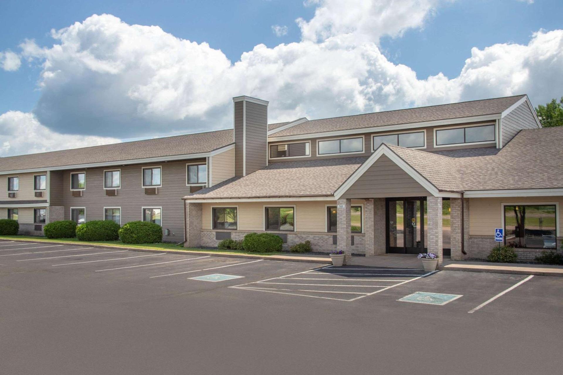 AmericInn by Wyndham Hayward — hotel in Hayward