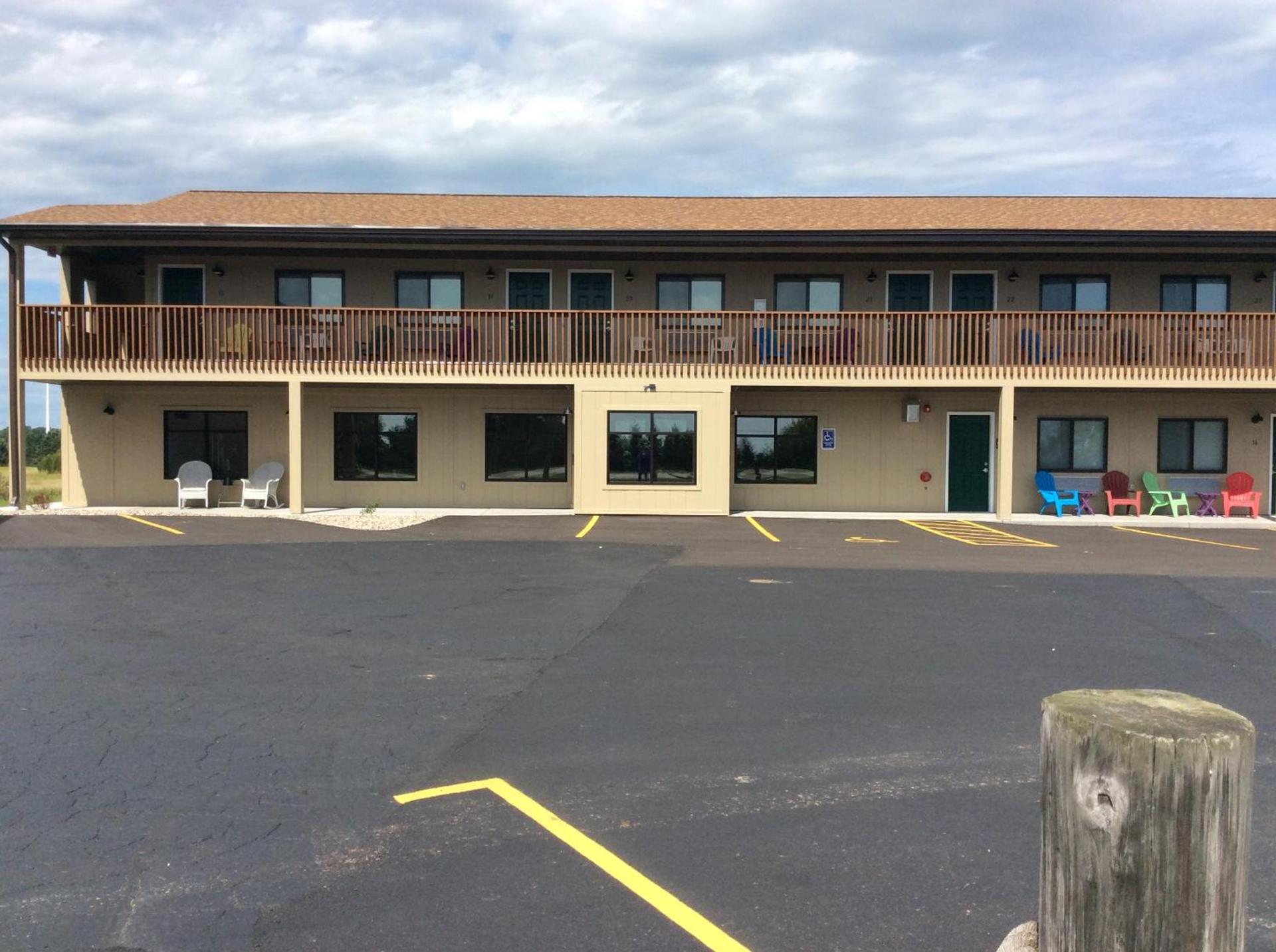 Scenic Shore Inn — hotel in Algoma
