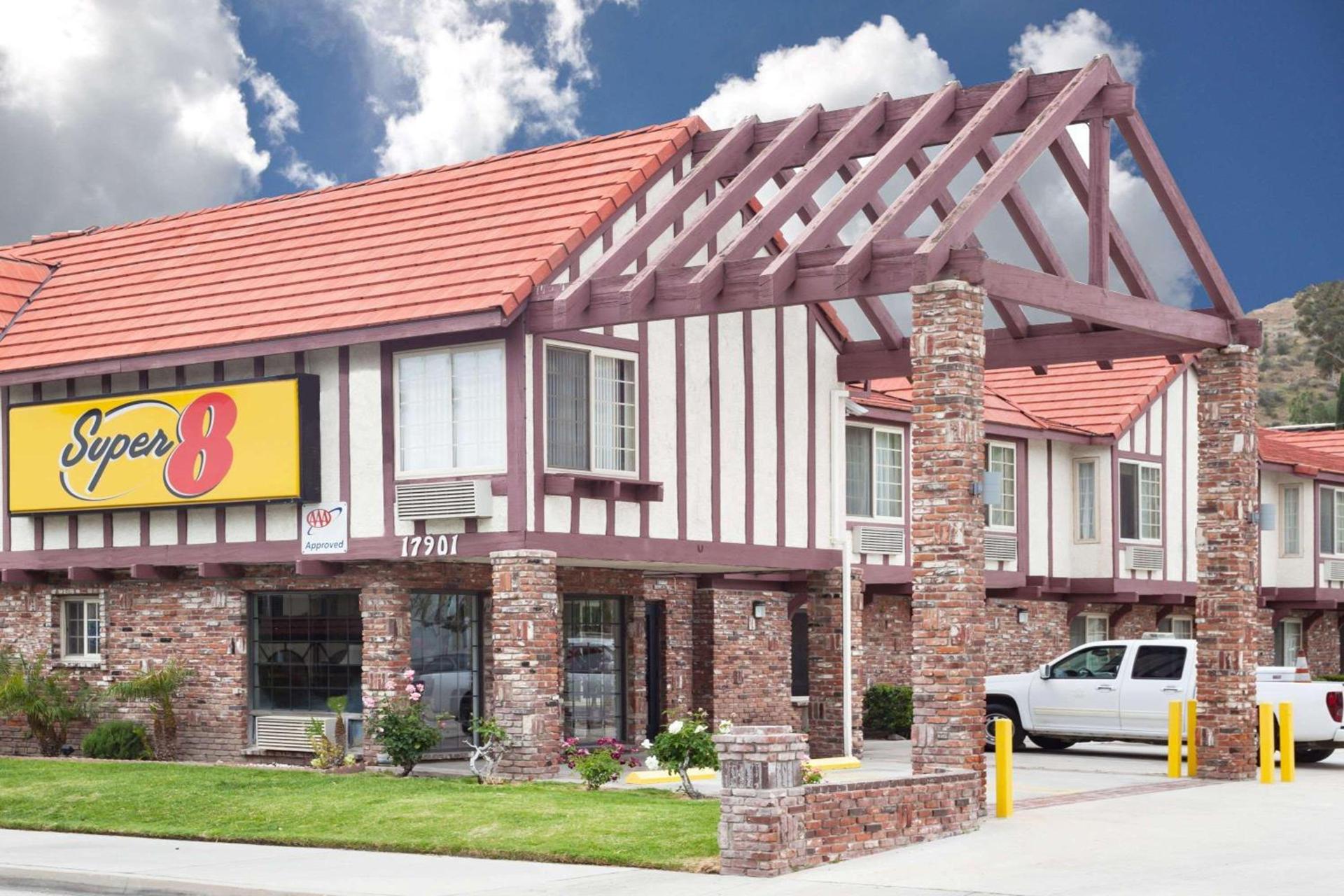Super 8 by Wyndham Santa Clarita/Valencia — hotel in Santa Clarita