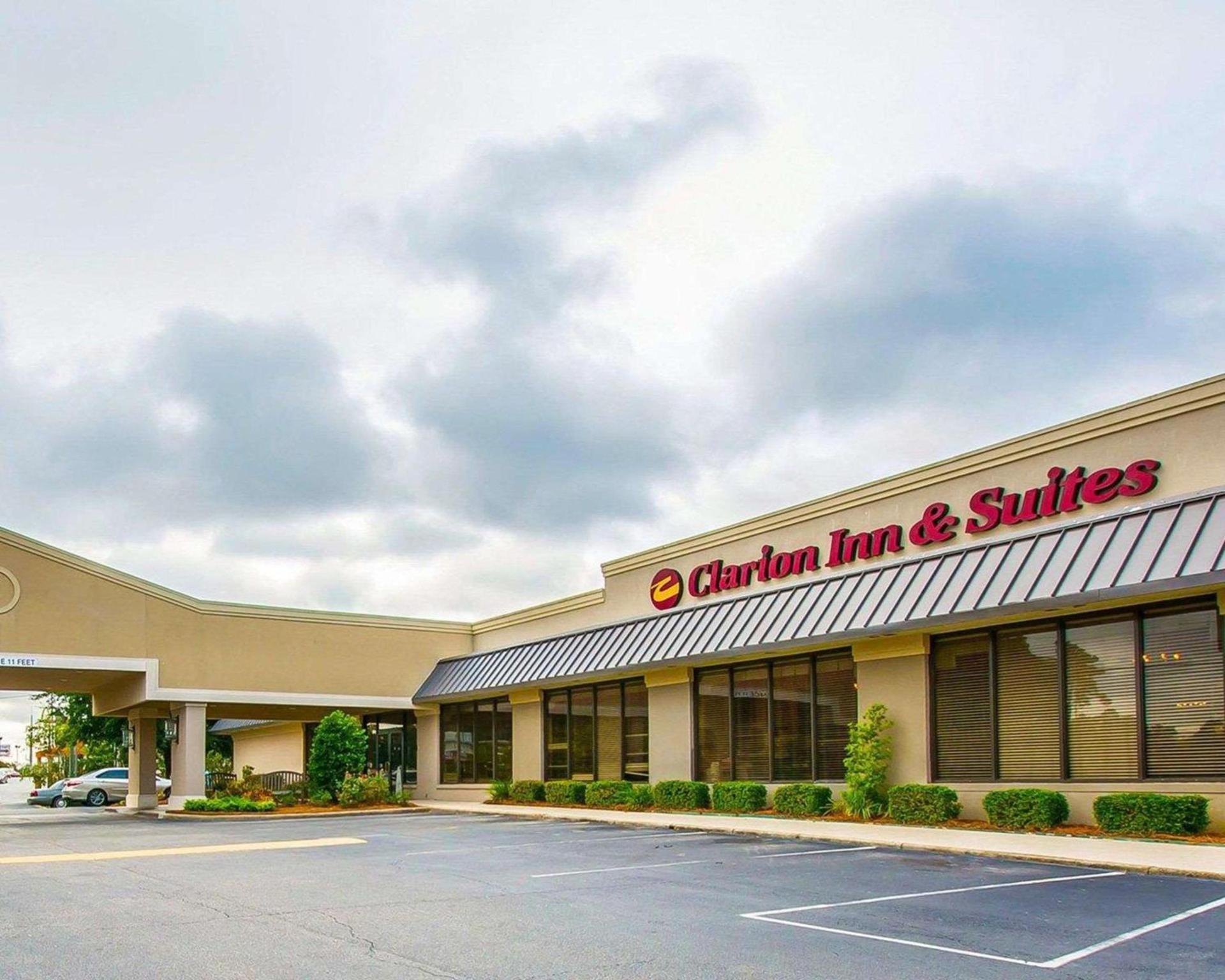Clarion Inn & Suites Dothan South — hotel in Dothan
