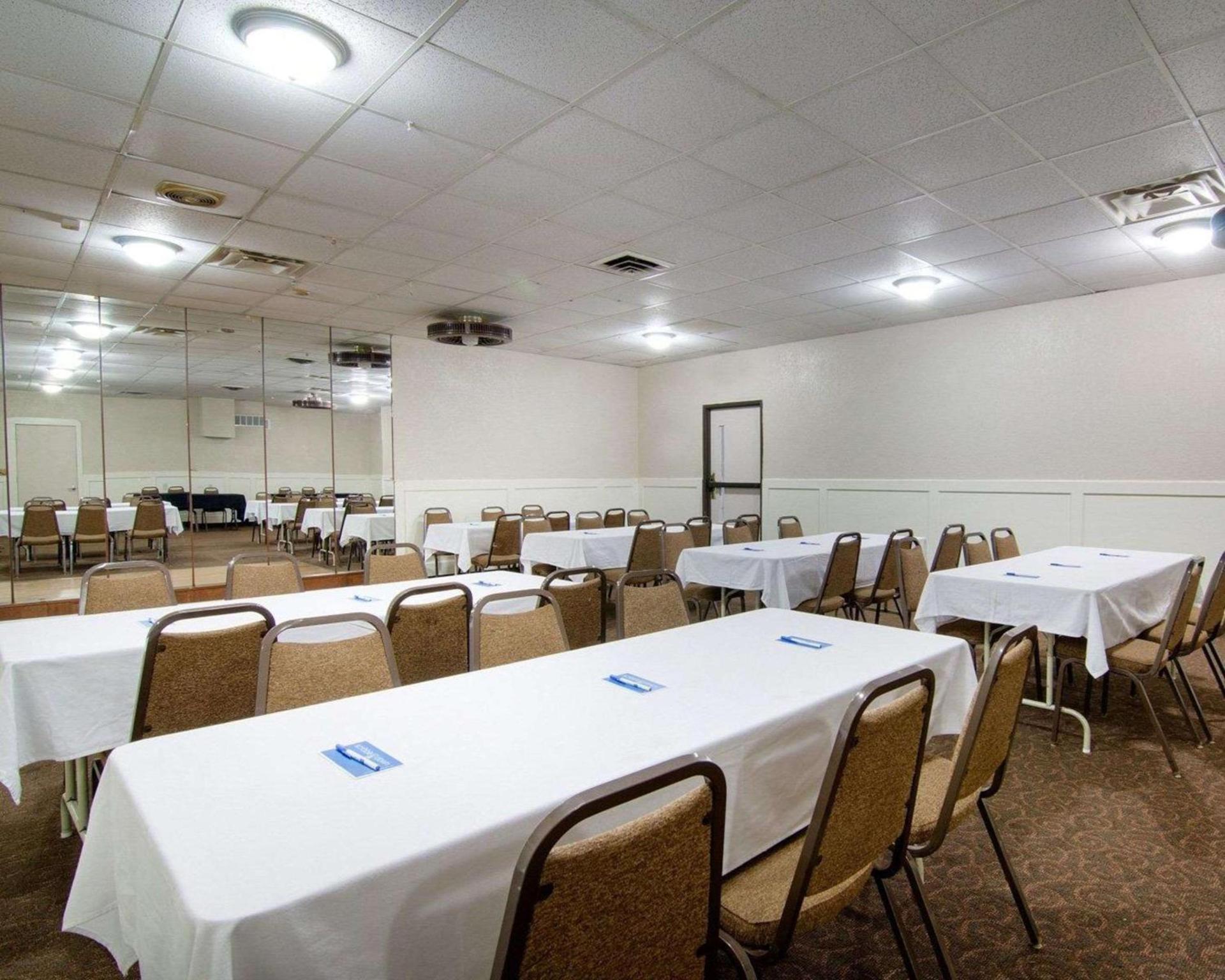 Knights Inn & Suites Emporia — hotel in Emporia