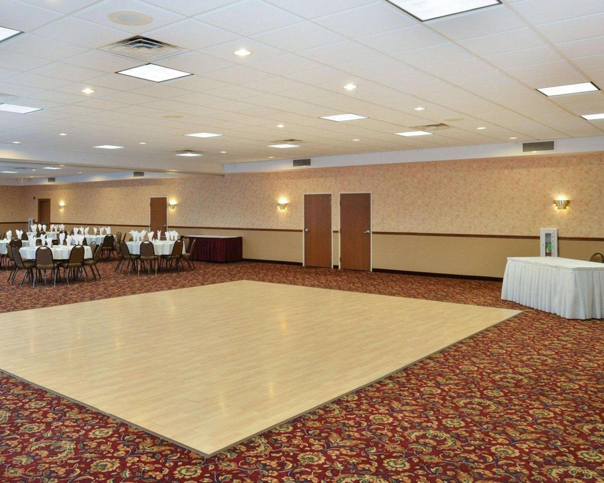 Quality Inn & Suites Fort Madison near Hwy 61 — hotel in Fort Madison
