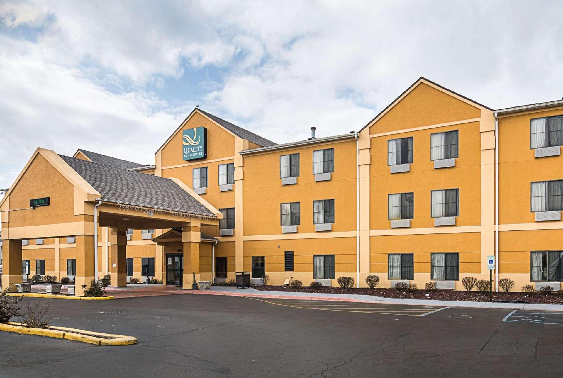 Quality Inn & Suites Harvey - Chicago Southland — hotel in Harvey