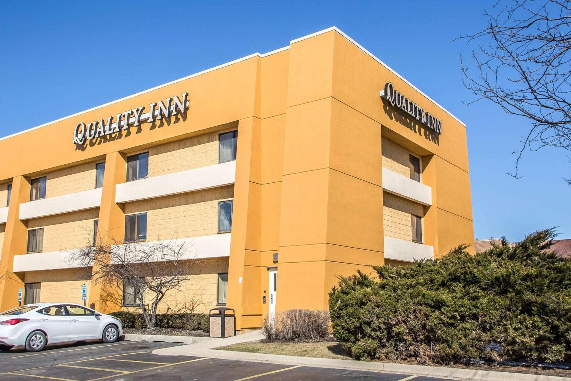 Quality Inn Elgin I-90 — hotel in Elgin