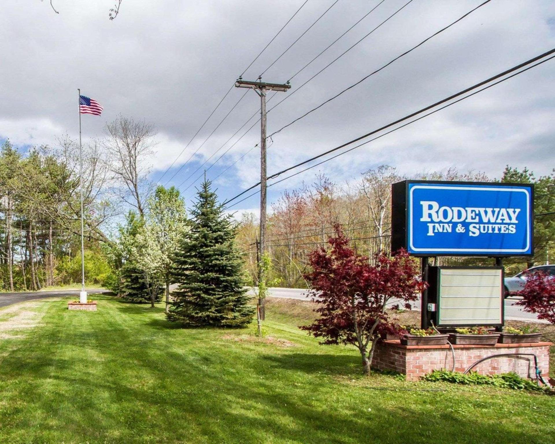 Rodeway Inn & Suites Brunswick near Hwy 1 — hotel in Brunswick