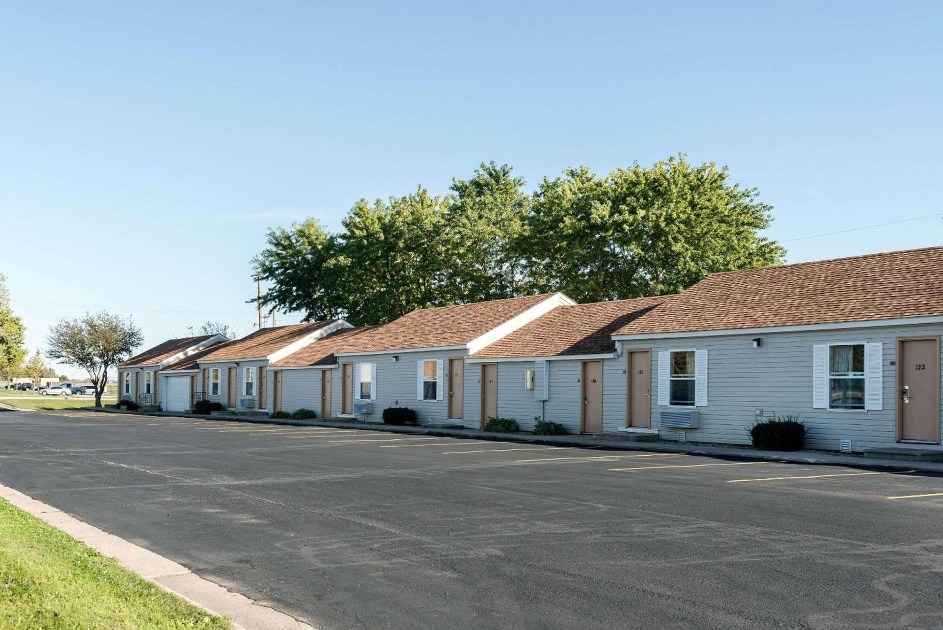 Rodeway Inn & Suites Austin I-90 — hotel in Austin