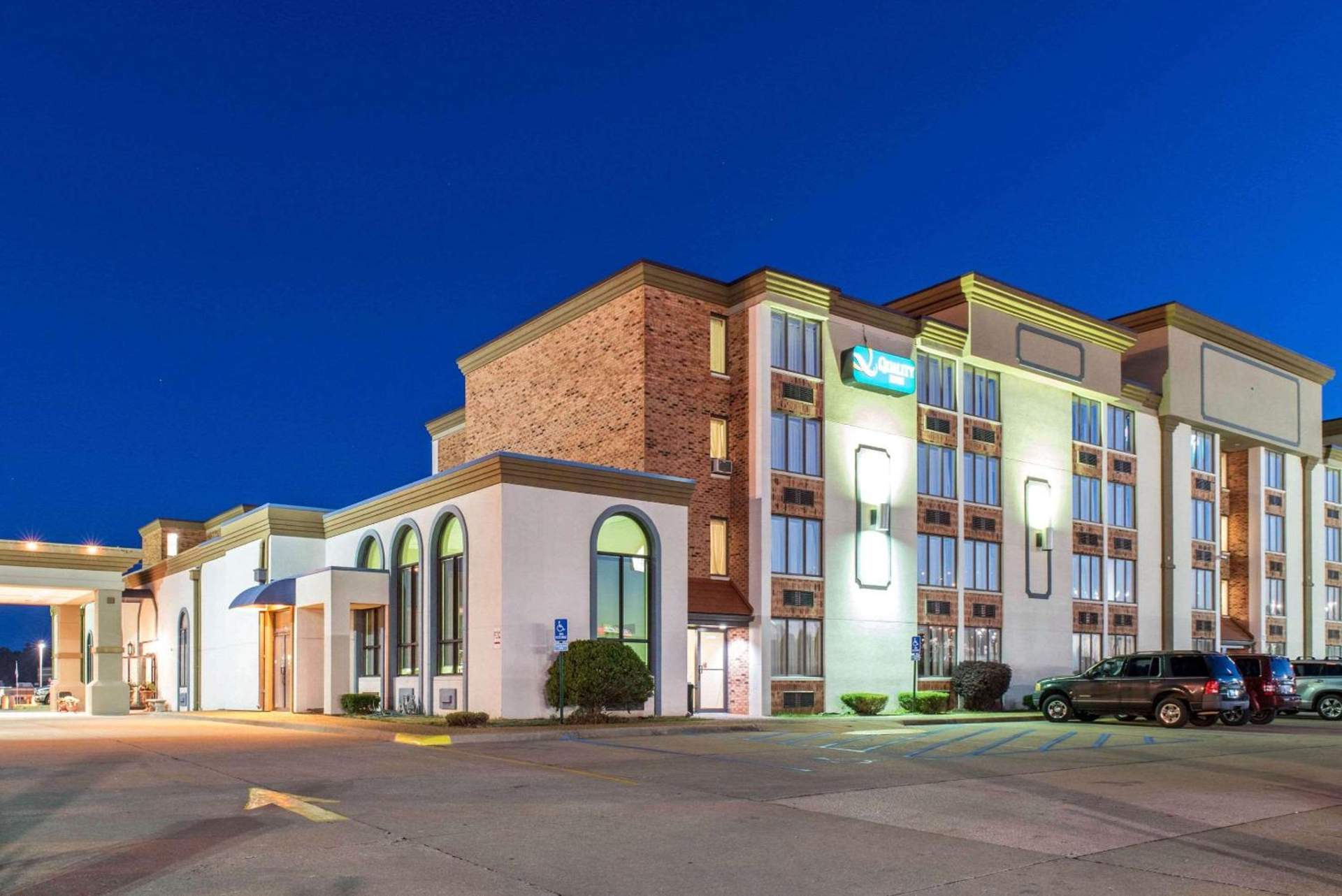 Days Inn & Suites by Wyndham Festus