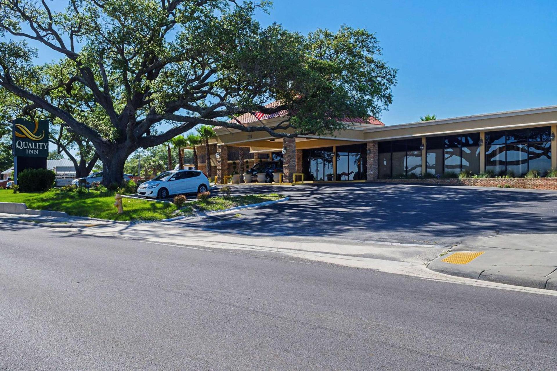 Quality Inn Biloxi Beach — hotel in Biloxi