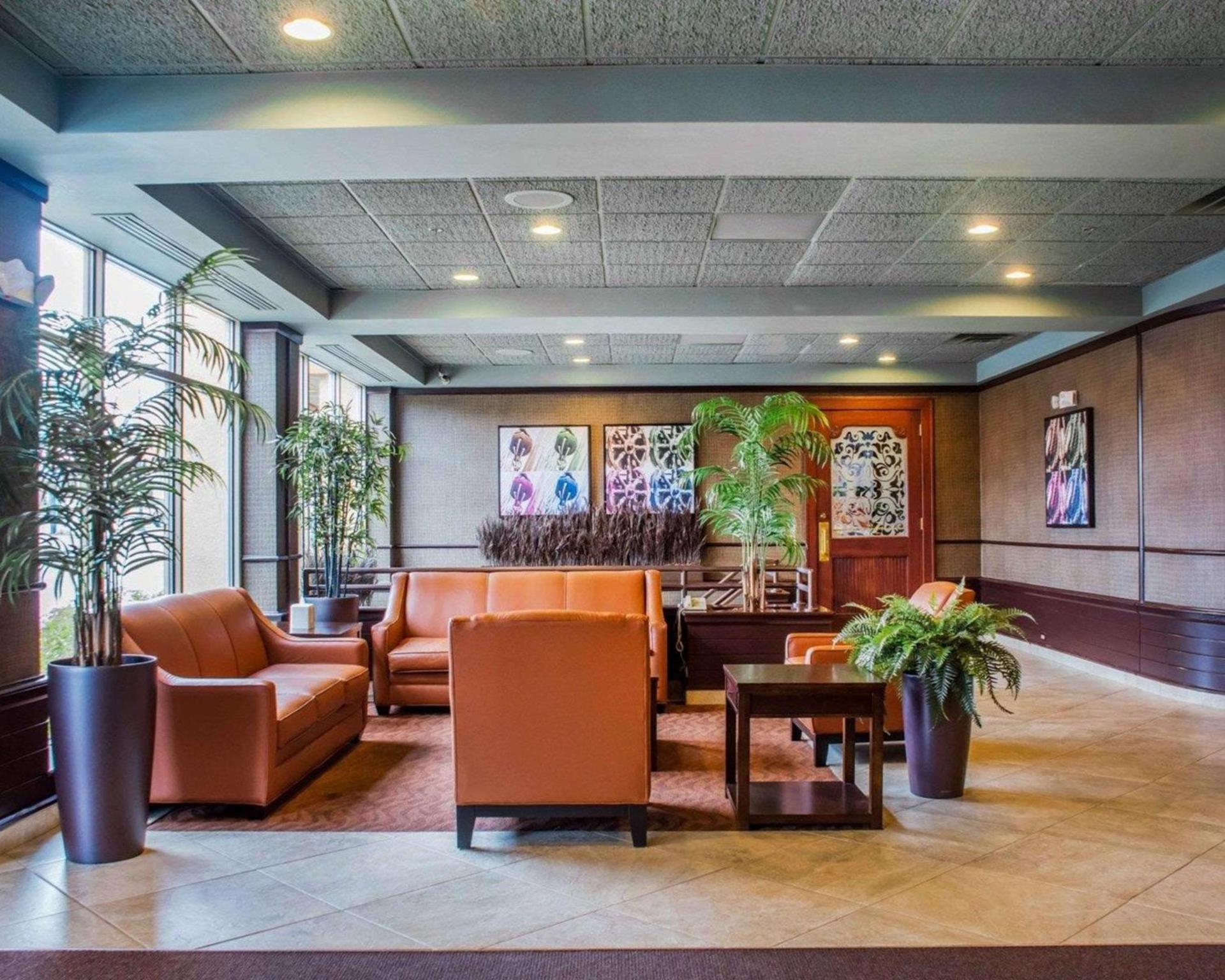 Clarion Hotel & Suites Riverfront — hotel in Oswego